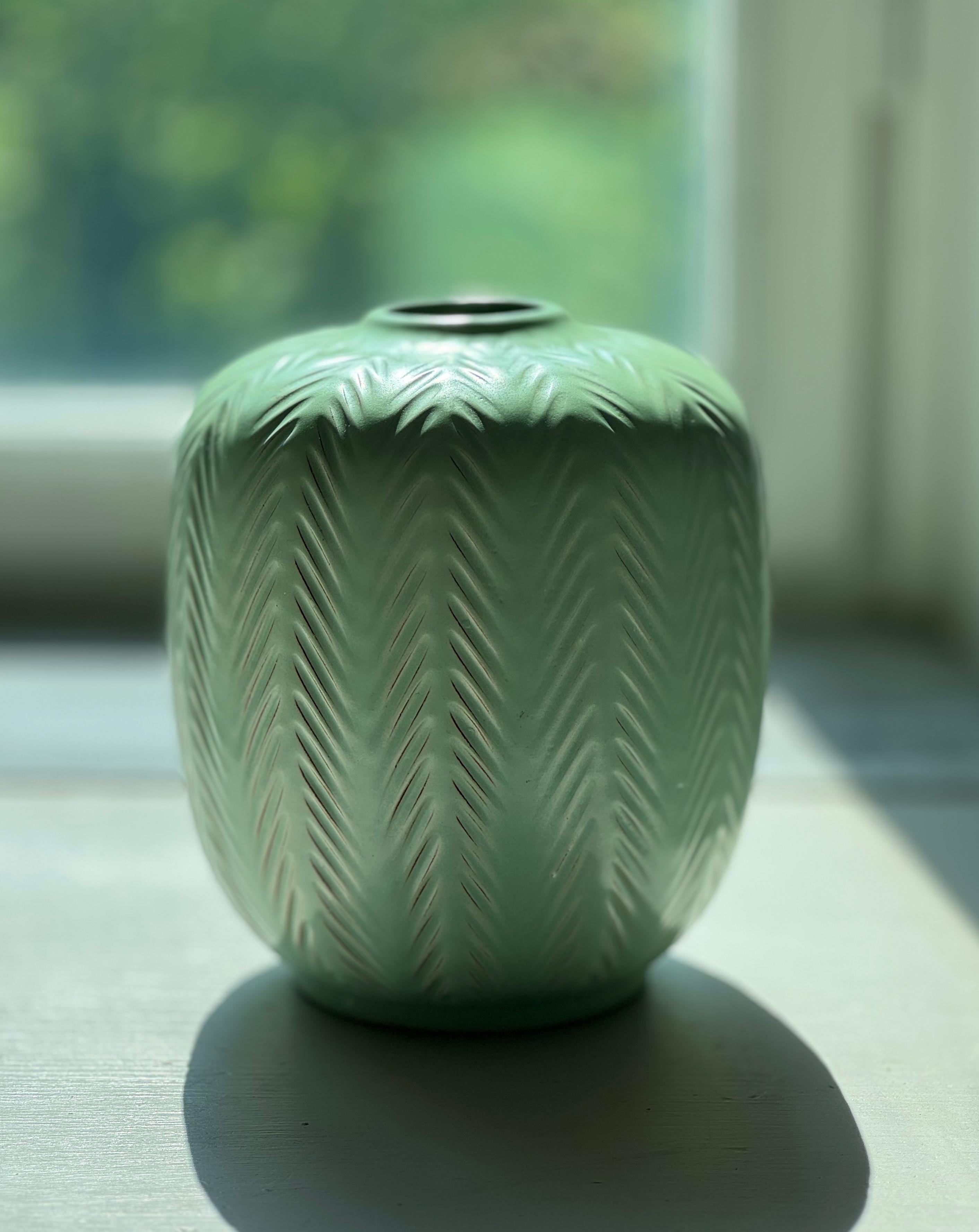The Modern Scandinavian Anna-Lisa Thomson Vaso in gres verde giada, Svezia In condizioni buone in vendita a Stockholm, SE