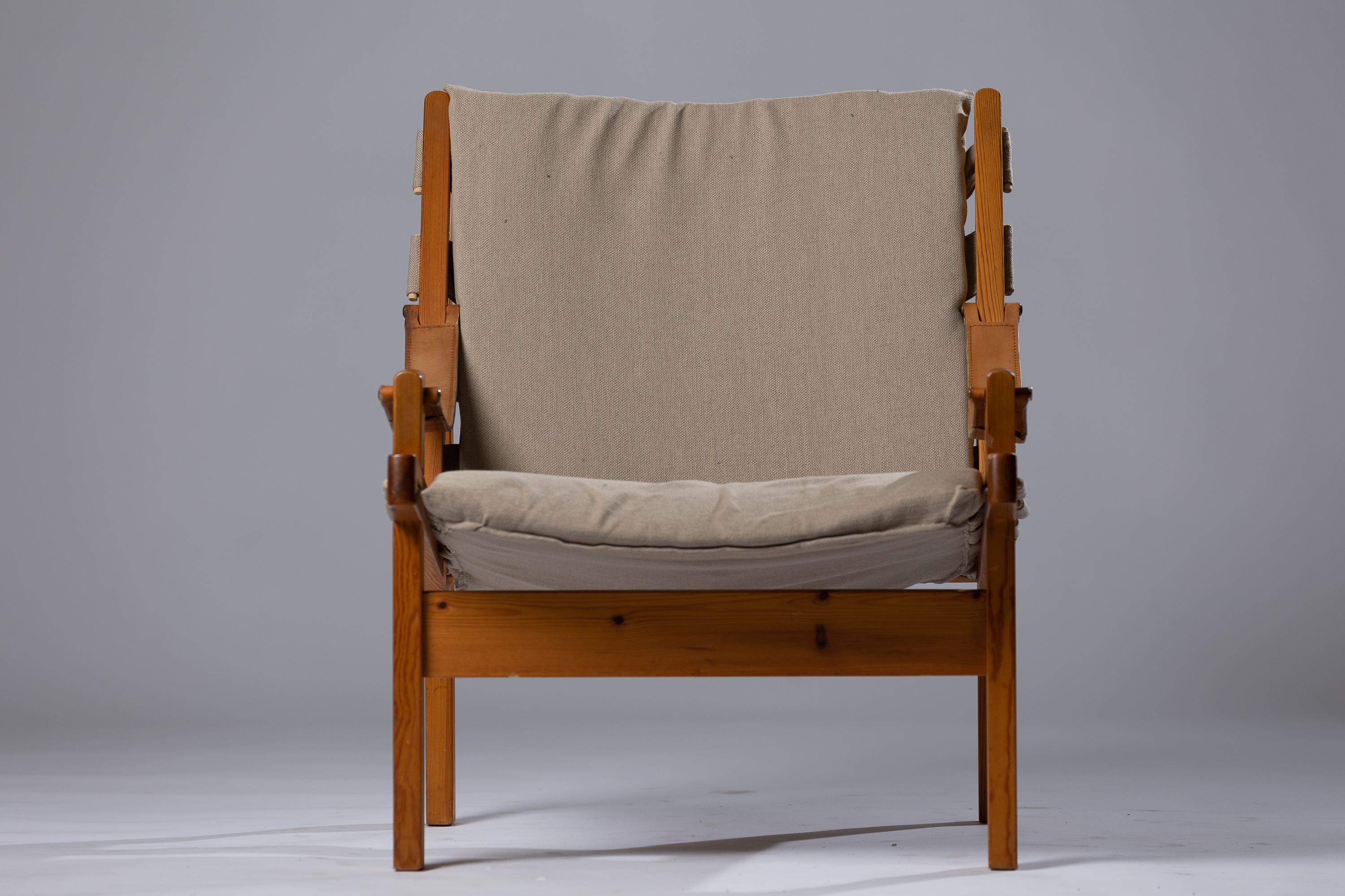 Plongez dans un voyage à l'allure intemporelle avec le fauteuil The Scandinavian Modern Armchair by Torbjörn Afdal, l'illustre modèle Hunter Safari. Embrassant l'esprit d'exploration et d'aventure, ce fauteuil séduit par son design épuré et son