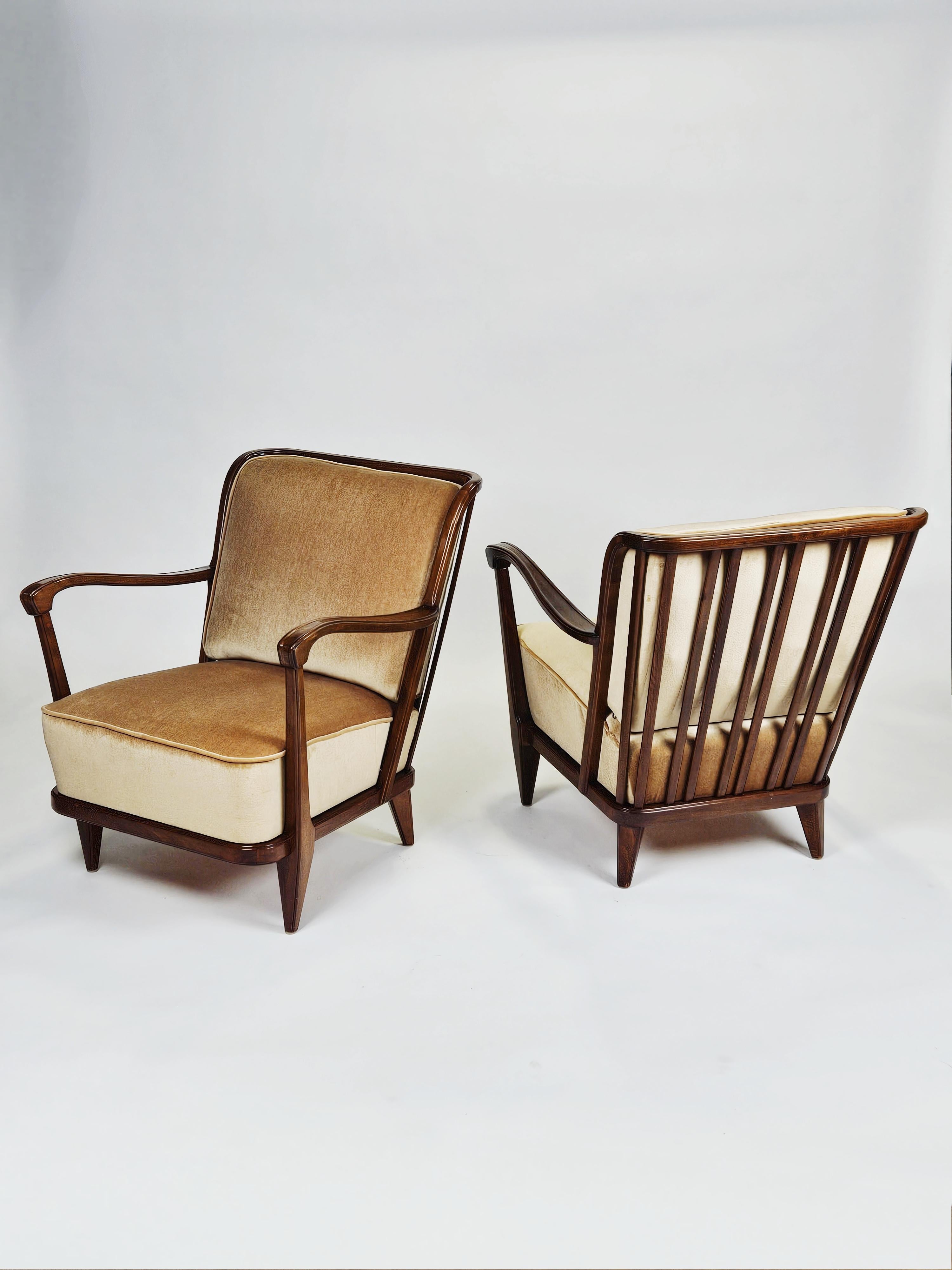 Elegant armchairs designed by Svante Skogh and produced by AB Förenade Möbelfabrikerna Linköping, Sweden, during the 1950s. 

Made in beech with original fabric still in good condition. 