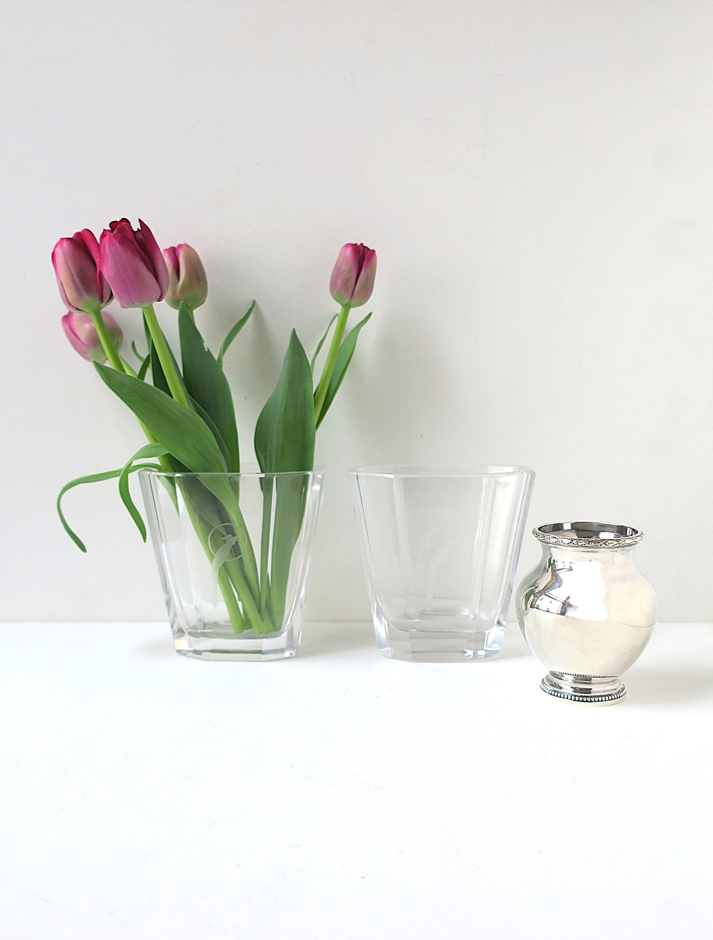 Swedish Modern Art Deco Crystal Vases Parrot Bird Design In Good Condition For Sale In New York, NY
