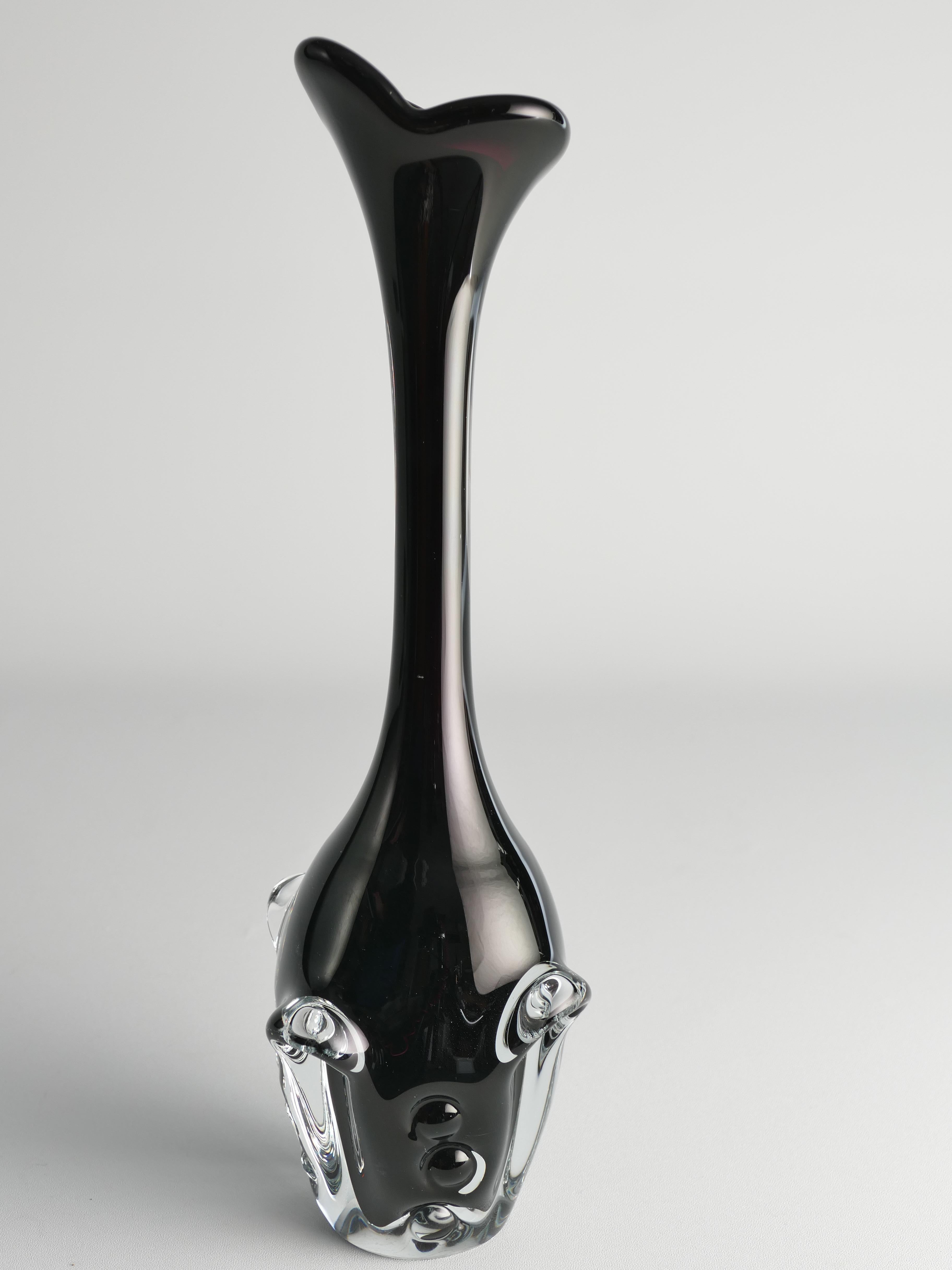 Scandinavian Modern Art Glass Vase by Börne Augustsson for Åseda In Good Condition For Sale In Grythyttan, SE
