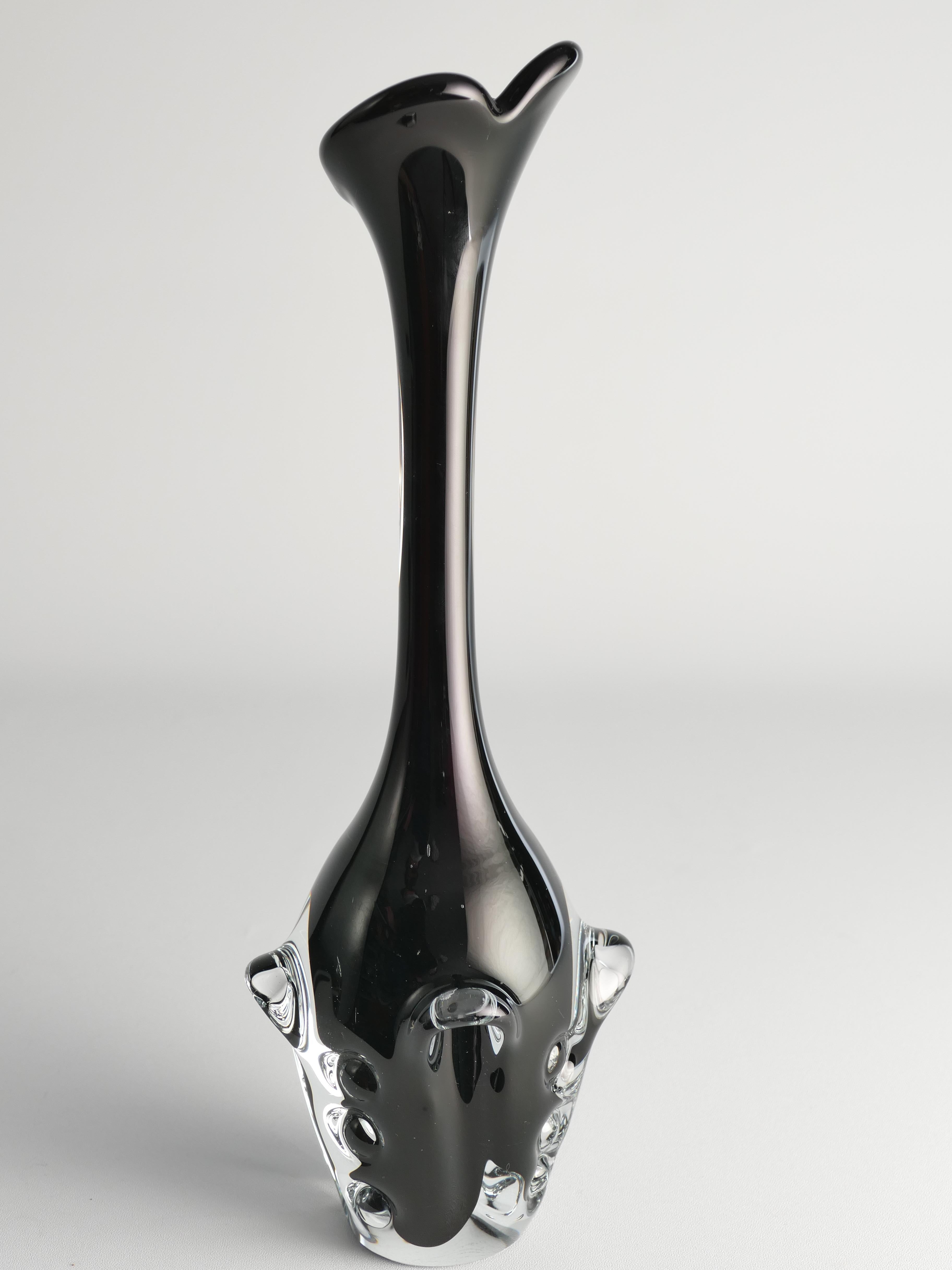 Scandinavian Modern Art Glass Vase by Börne Augustsson for Åseda For Sale 1