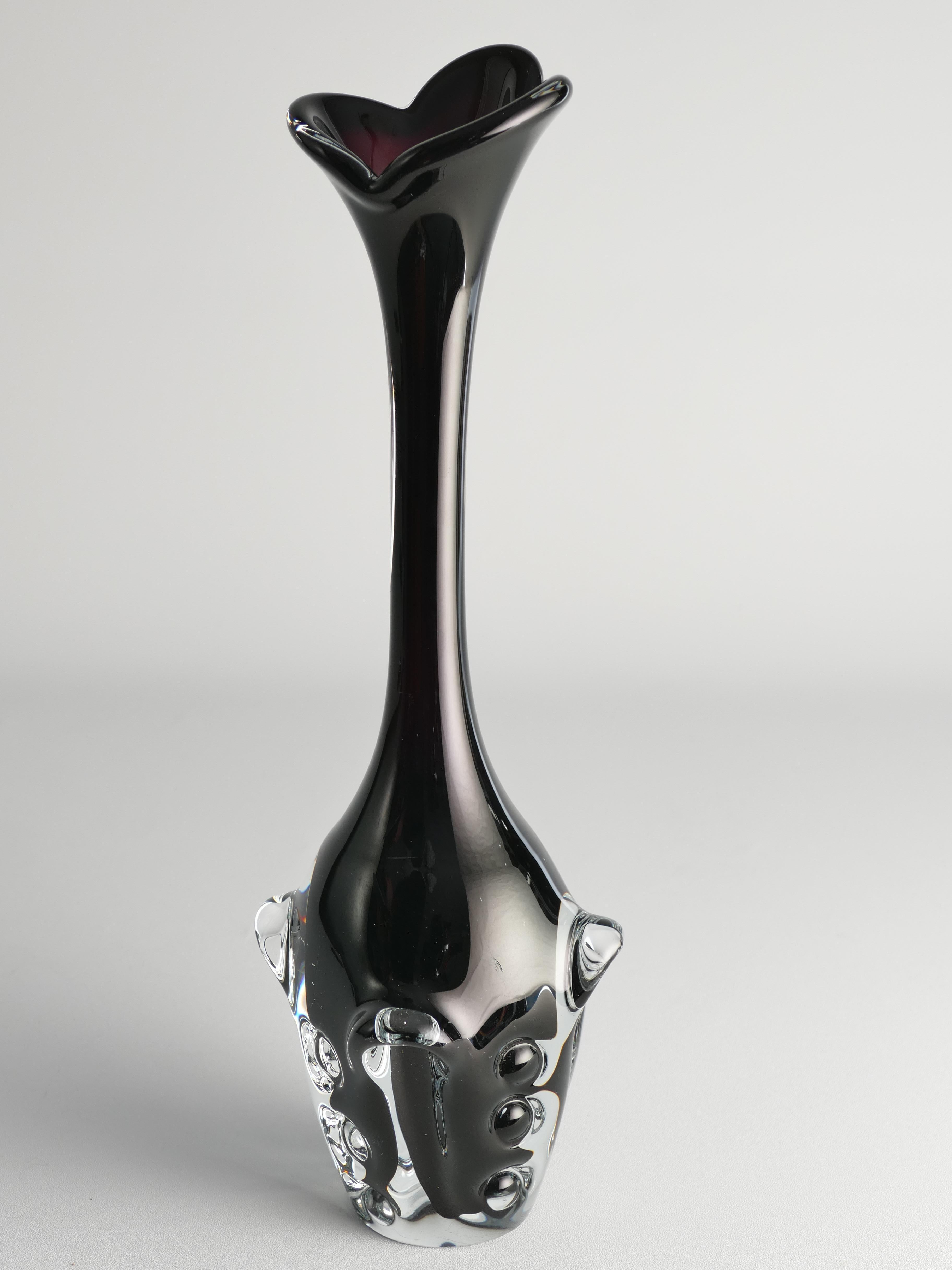 Scandinavian Modern Art Glass Vase by Börne Augustsson for Åseda For Sale 2