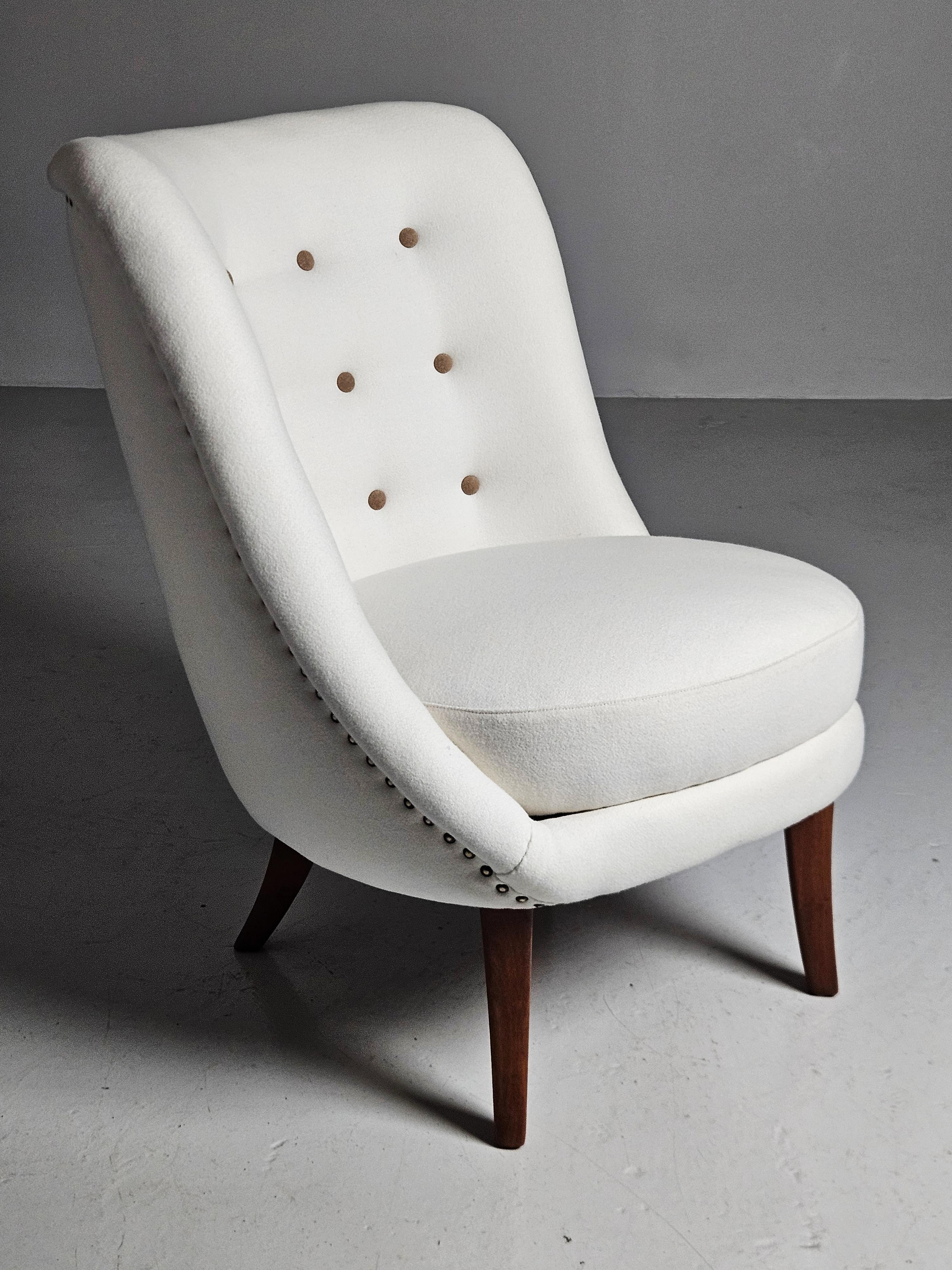 Suédois Chaise longue asymétrique moderne scandinave par Arne Norell, Suède, années 1950 en vente