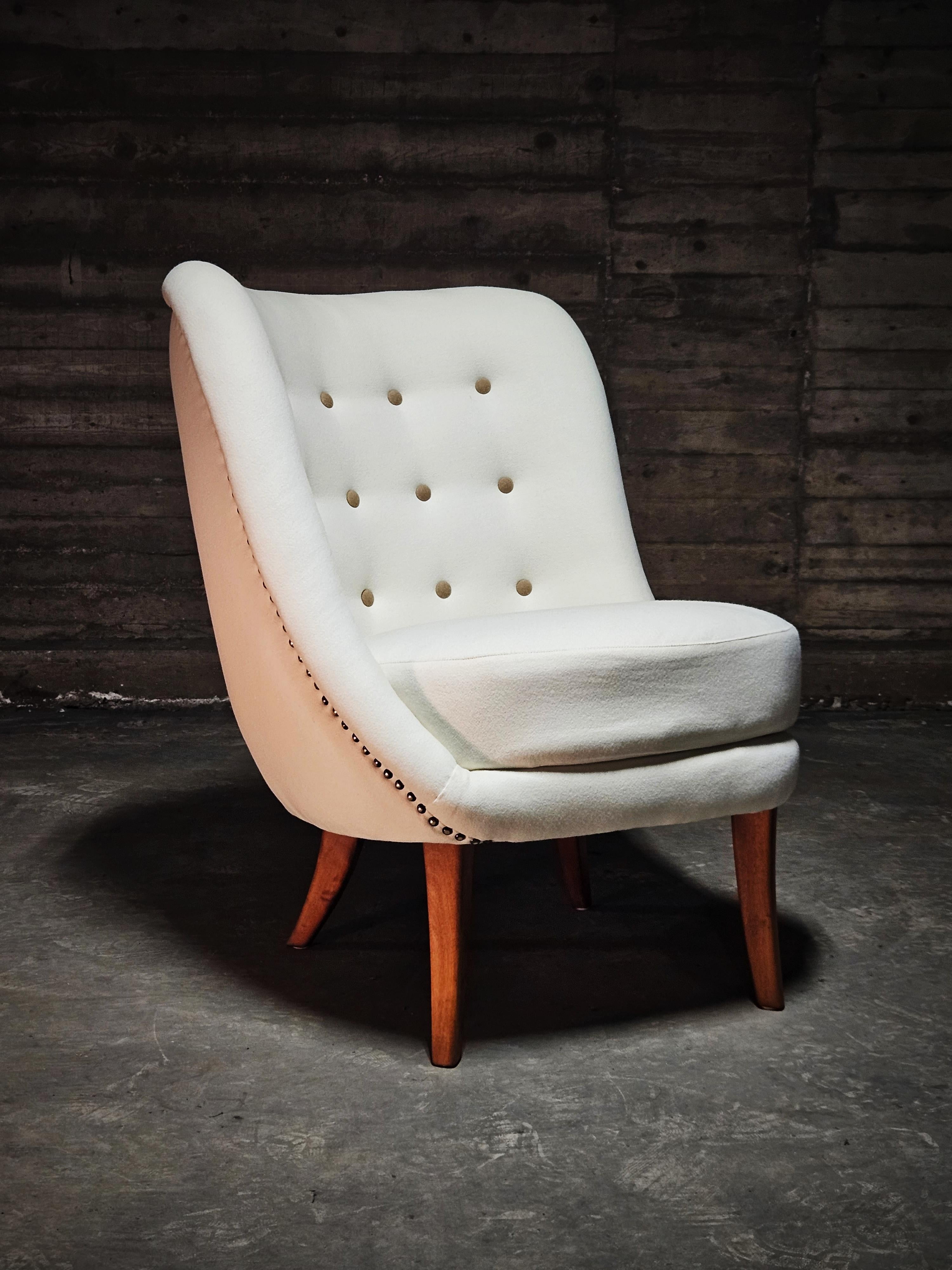 Scandinavian modern asymmetrical lounge chair by Arne Norell, Sweden, 1950s In Excellent Condition For Sale In Eskilstuna, SE