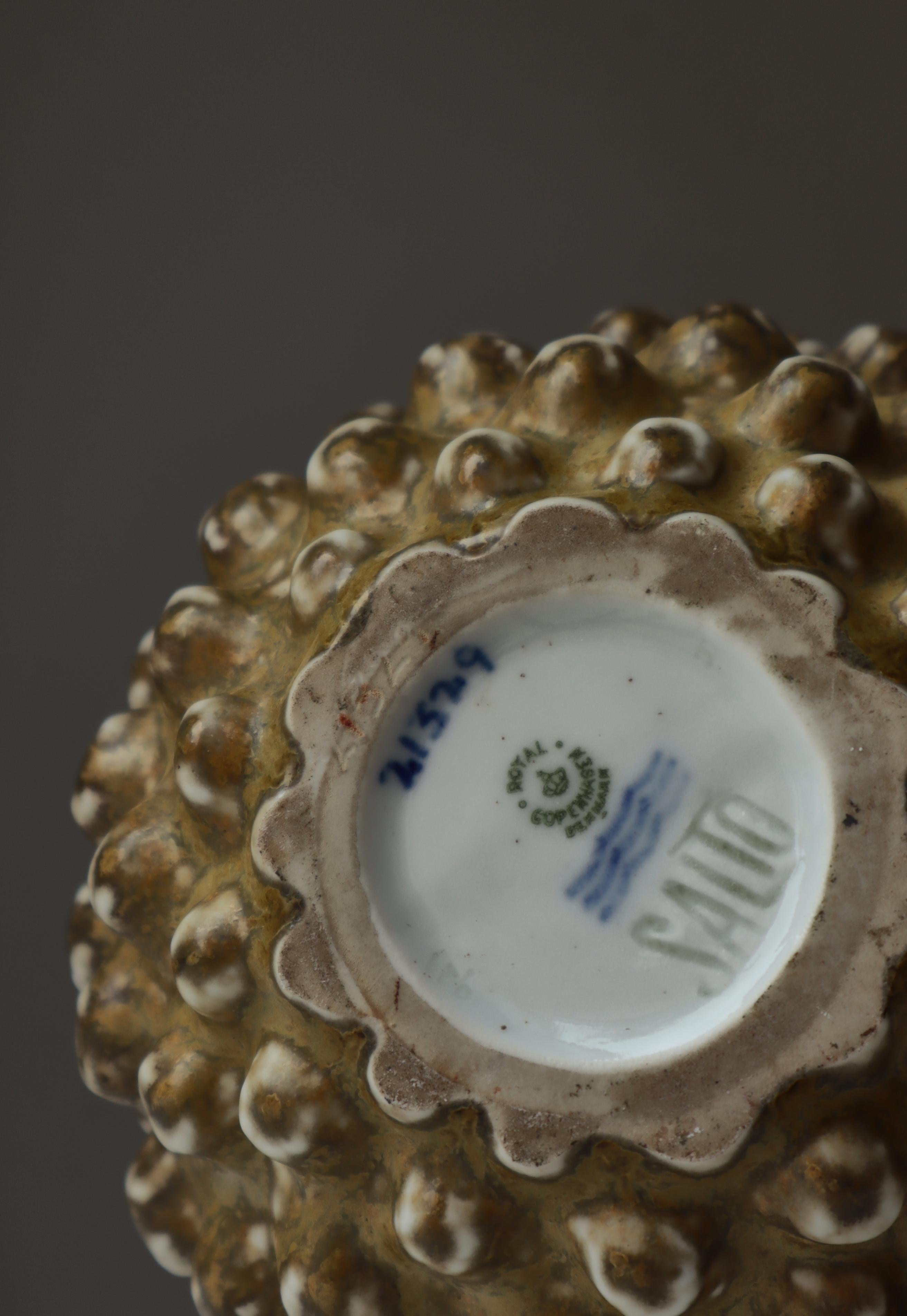 Milieu du XXe siècle The Modern Scandinavian Salto Vase en grès avec glaçure Solfatara, 1958 en vente