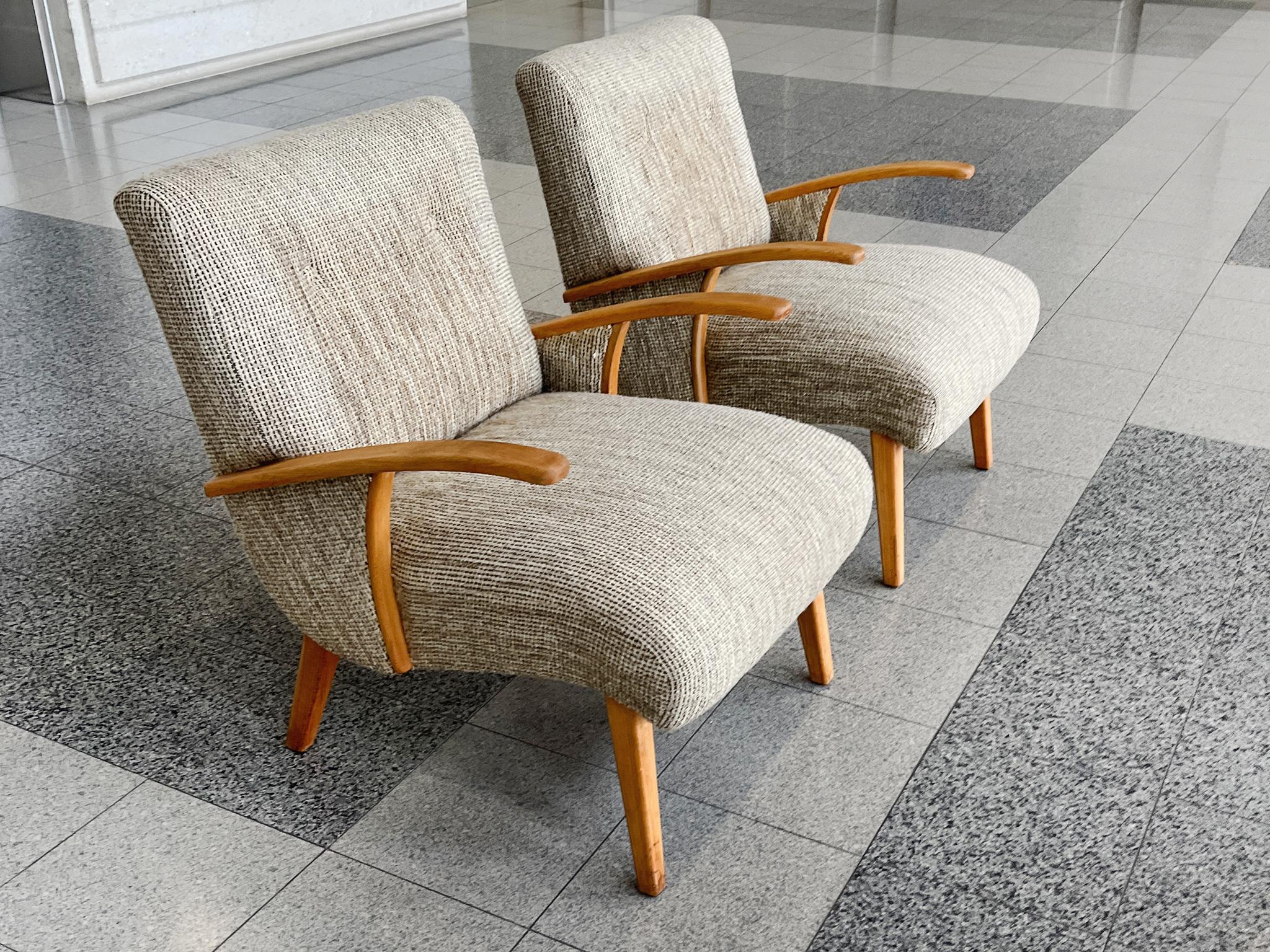 Scandinavo Sedie da salotto The Modern Scandinavian - Una coppia in vendita