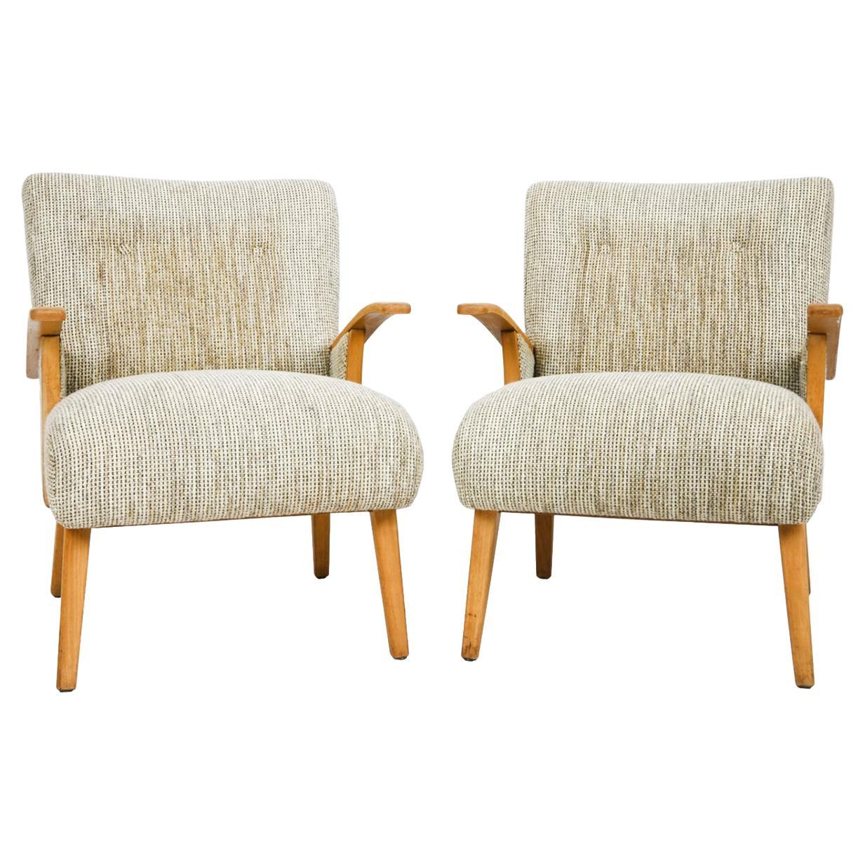 The Modern Scandinavian Beeche Lounge Chairs - une paire