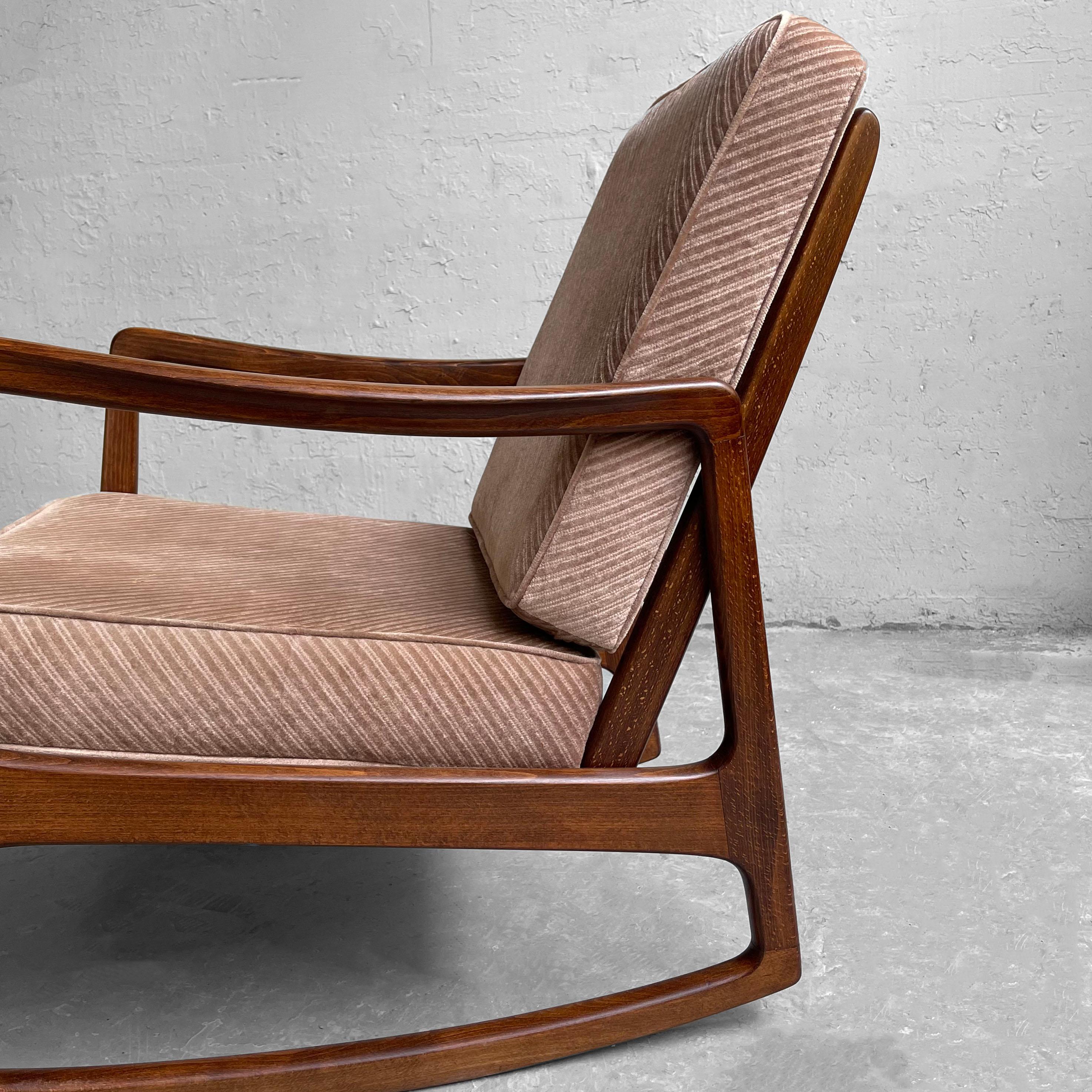 Scandinavian Modern Beech Rocking Chair by Ole Wanscher, France & Daverkosen 2