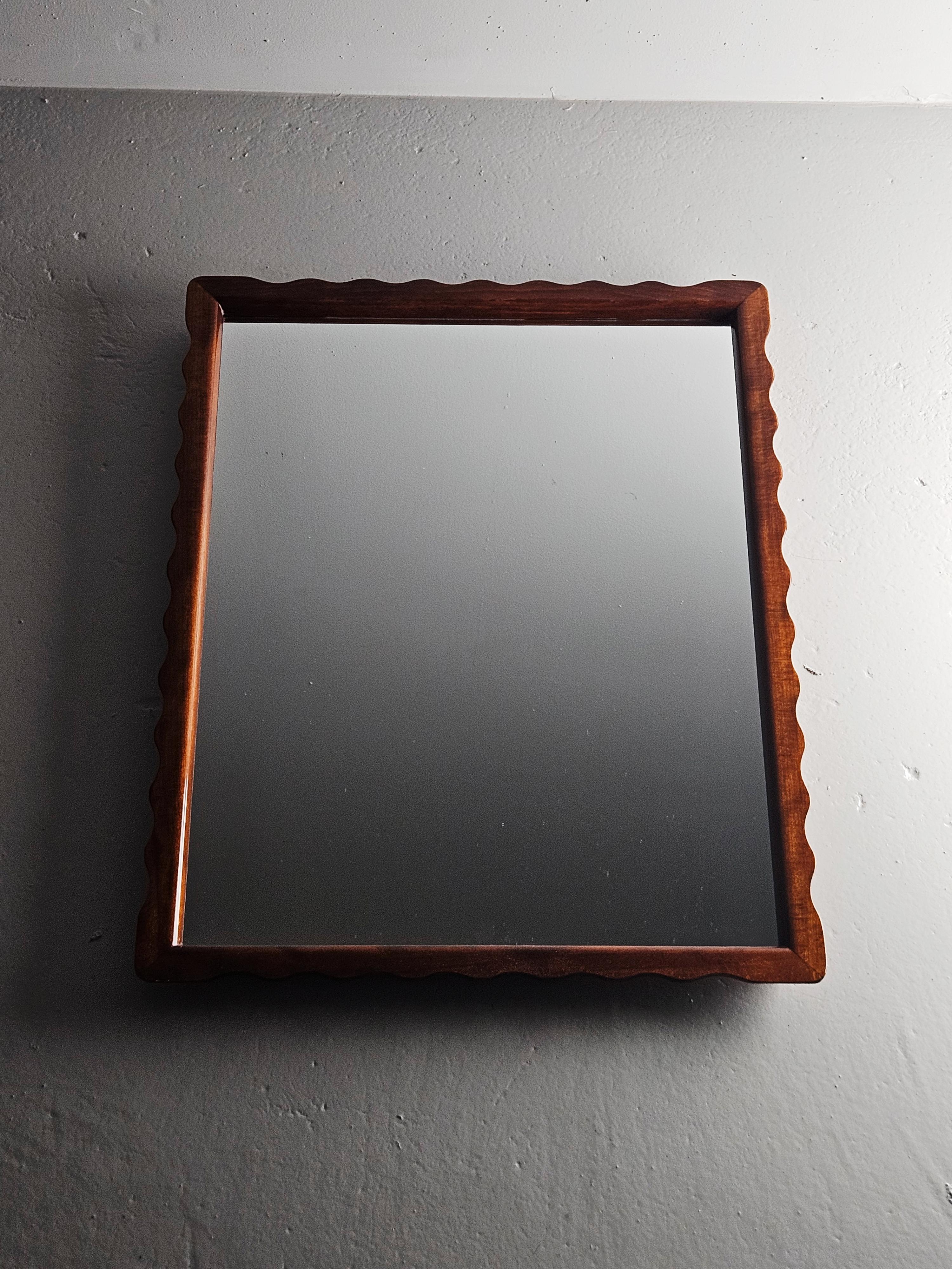 Scandinavian modern beech wall mirror, anonymous, Sweden, 1940s In Good Condition For Sale In Eskilstuna, SE