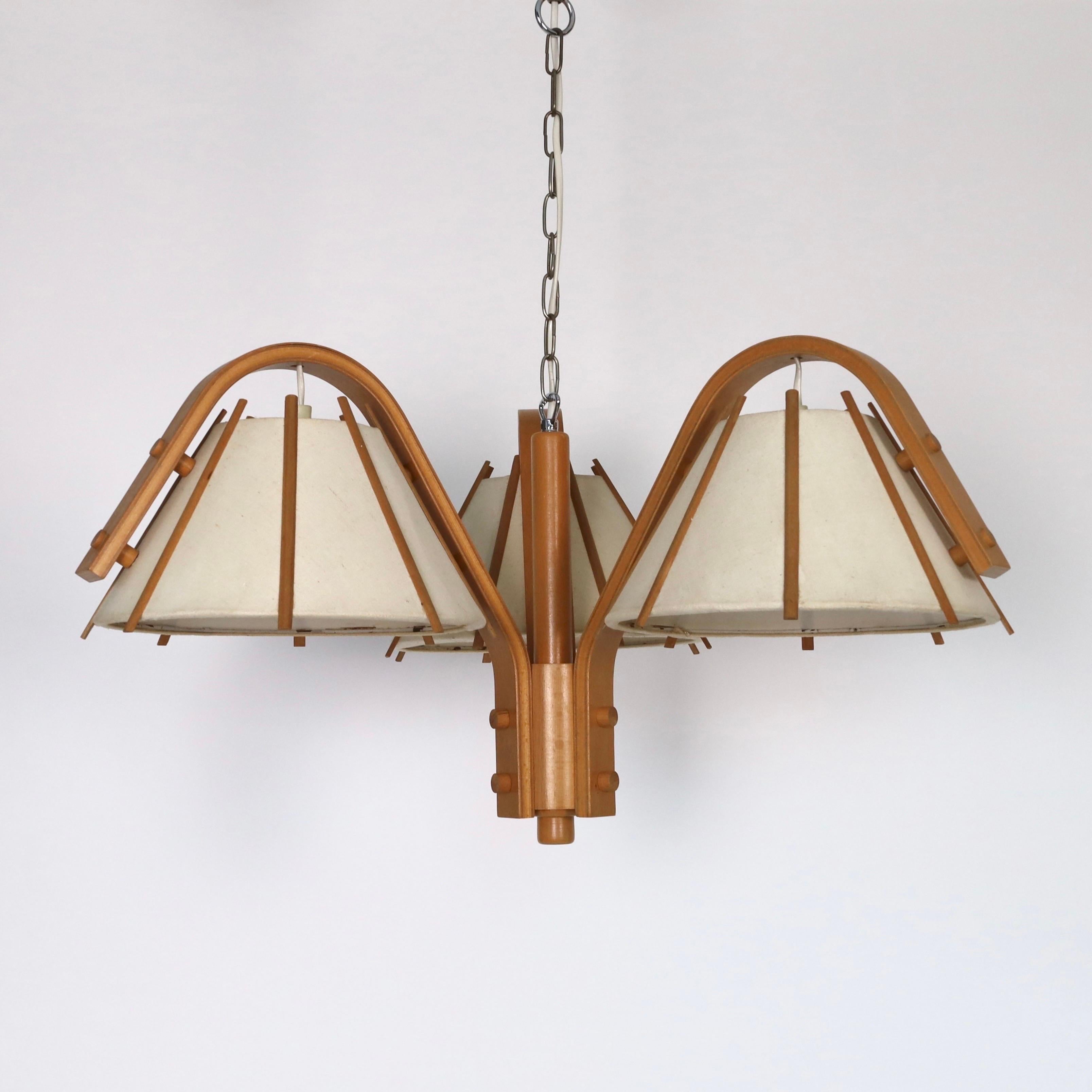 Scandinavian Modern Beech wood Chandelier by Jan Wickelgren, 1970s, Sweden In Fair Condition For Sale In Værløse, DK