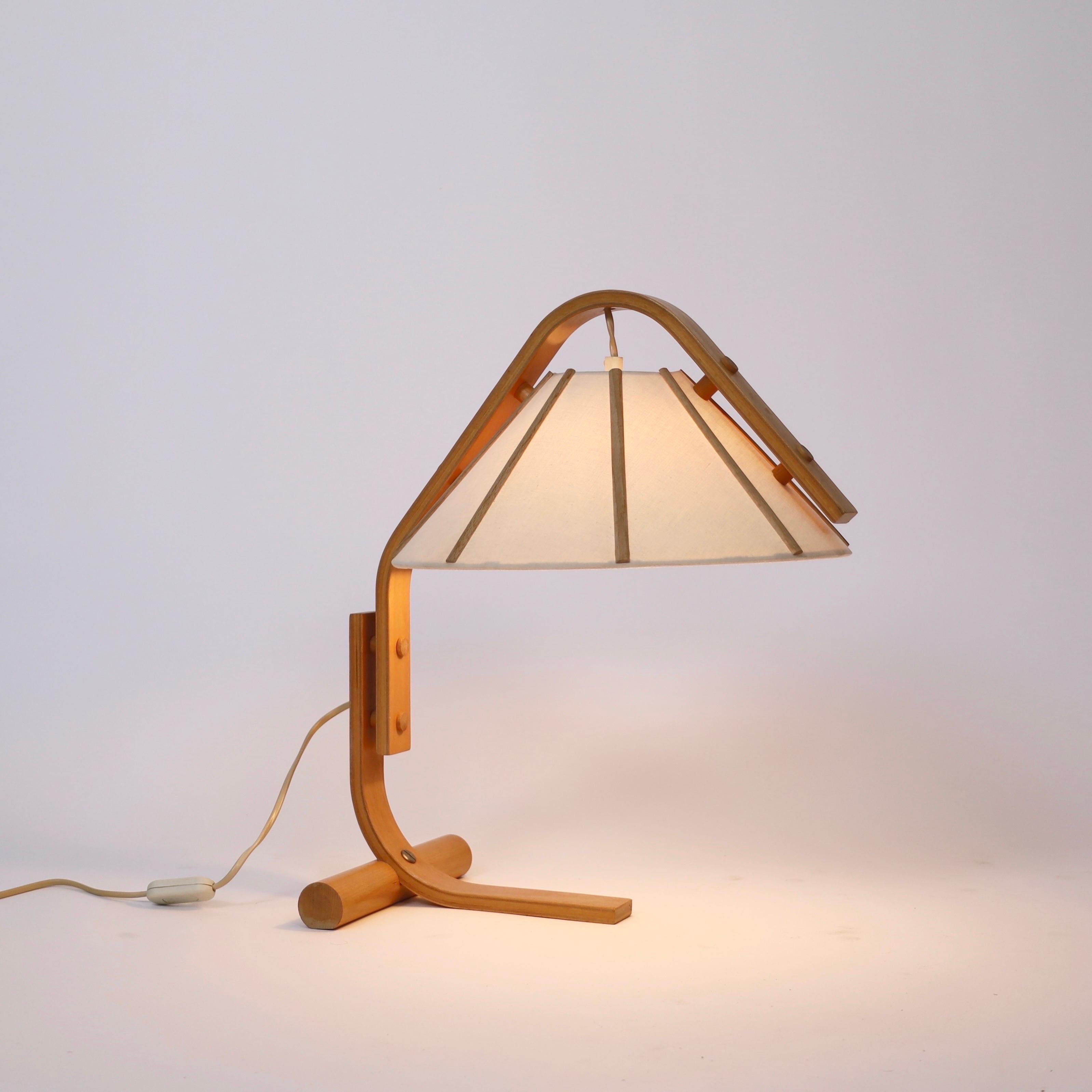 Fin du 20e siècle Lampe de bureau scandinave moderne en bois de hêtre de Jan Wickelgren, 1970, Suède en vente