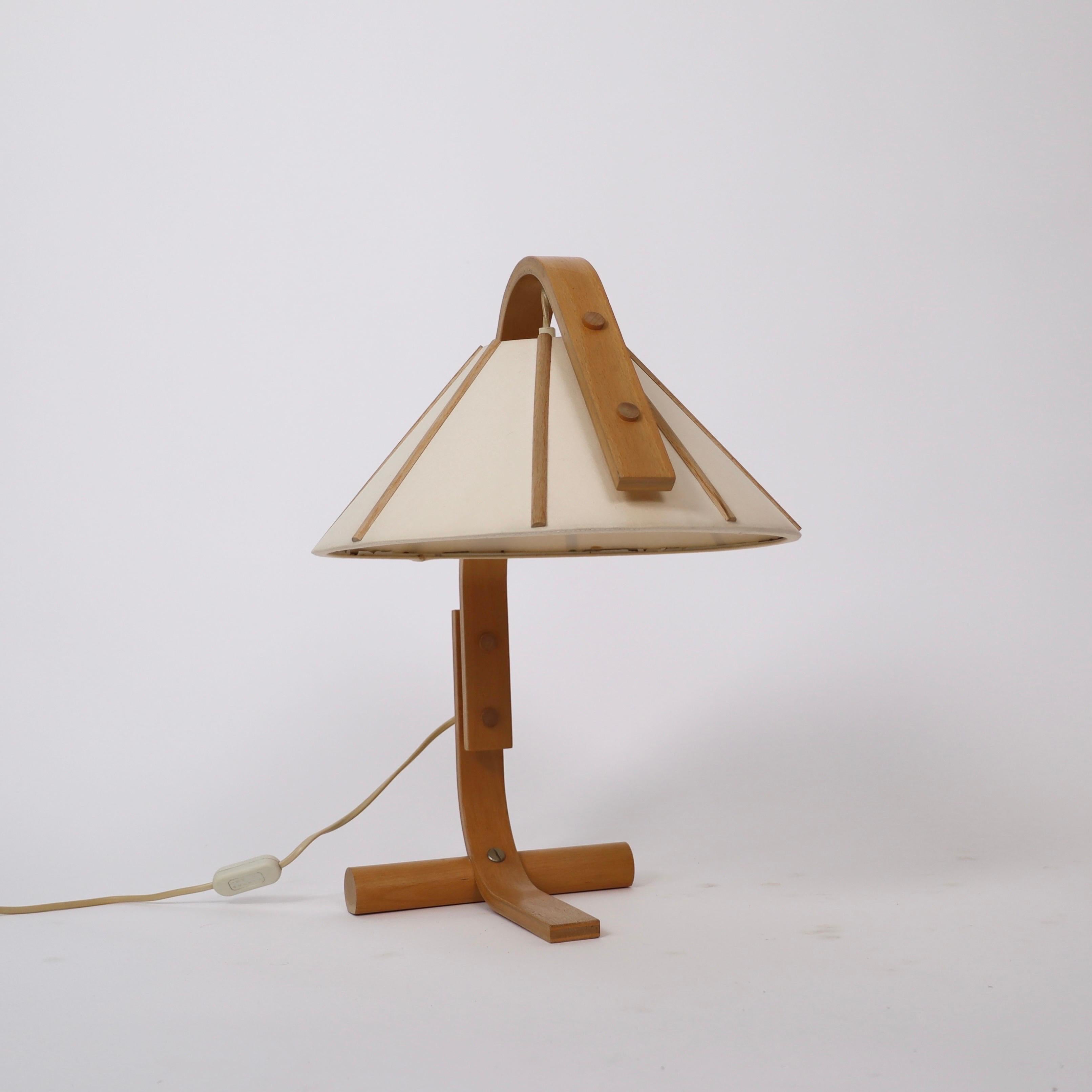 Tissu Lampe de bureau scandinave moderne en bois de hêtre de Jan Wickelgren, 1970, Suède en vente