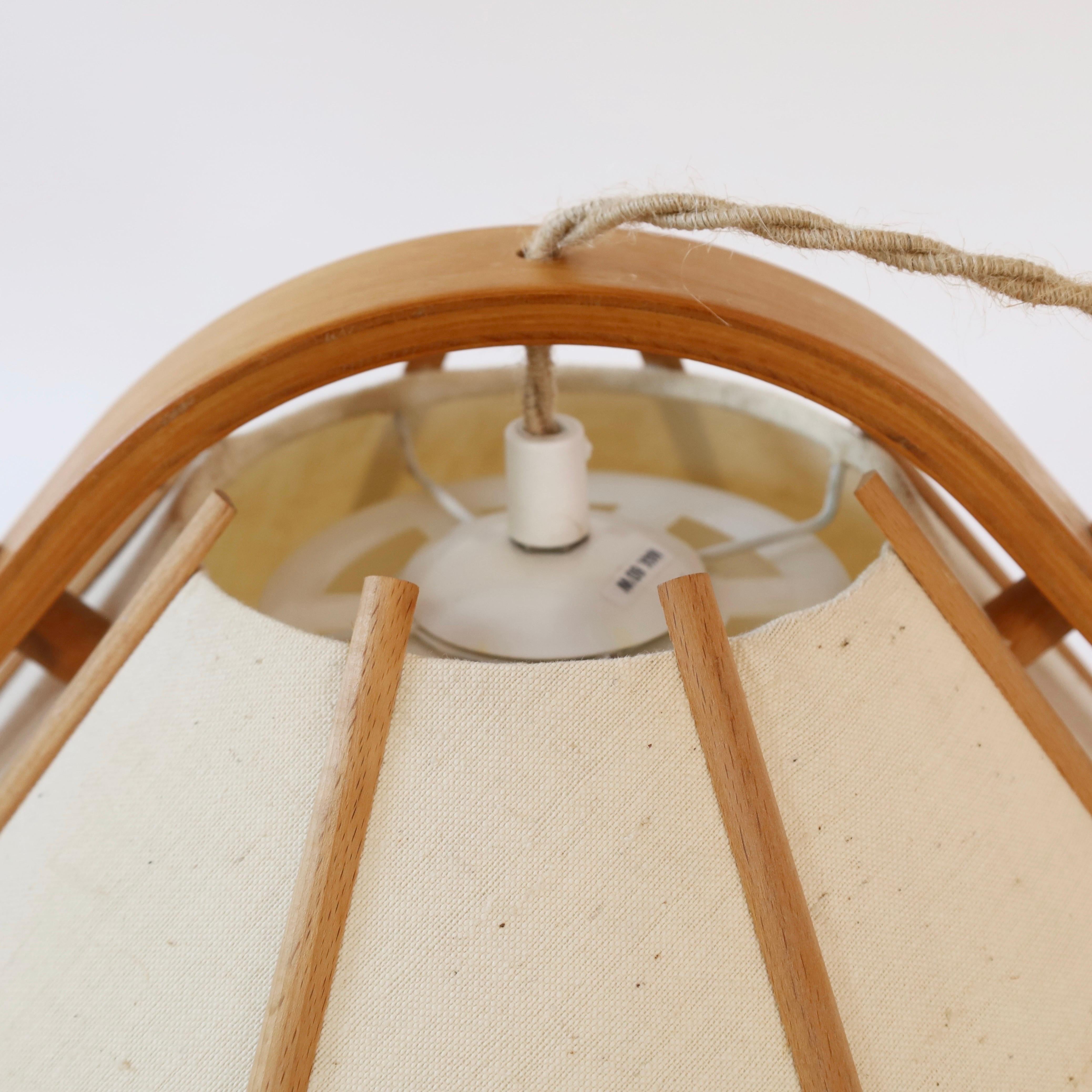 Lampada a sospensione The Modern Scandinavian in legno di faggio di Jan Wickelgren, anni '70, Svezia in vendita 4