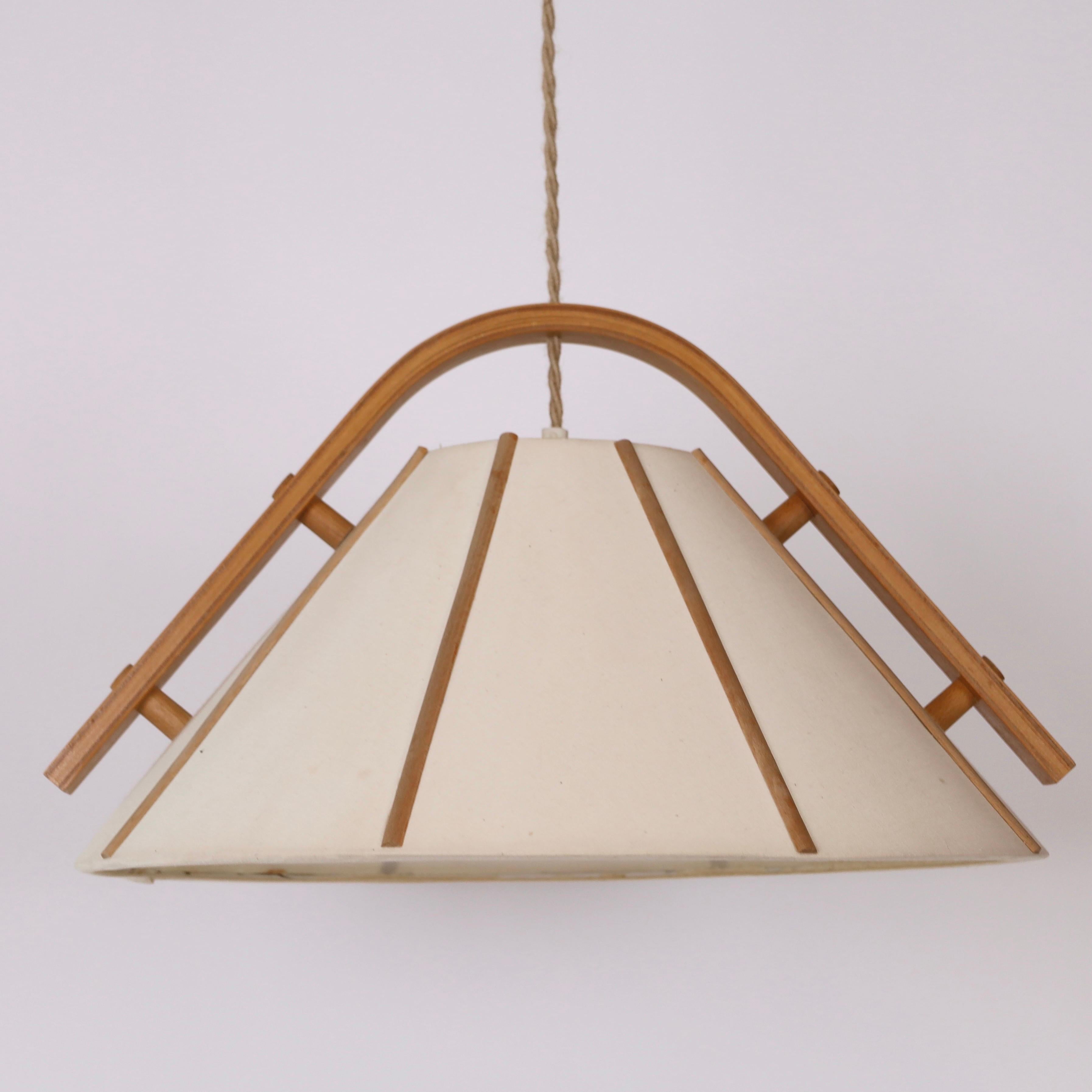 Scandinavian Modern Beech wood pendant light by Jan Wickelgren, 1970s, Sweden In Fair Condition In Værløse, DK