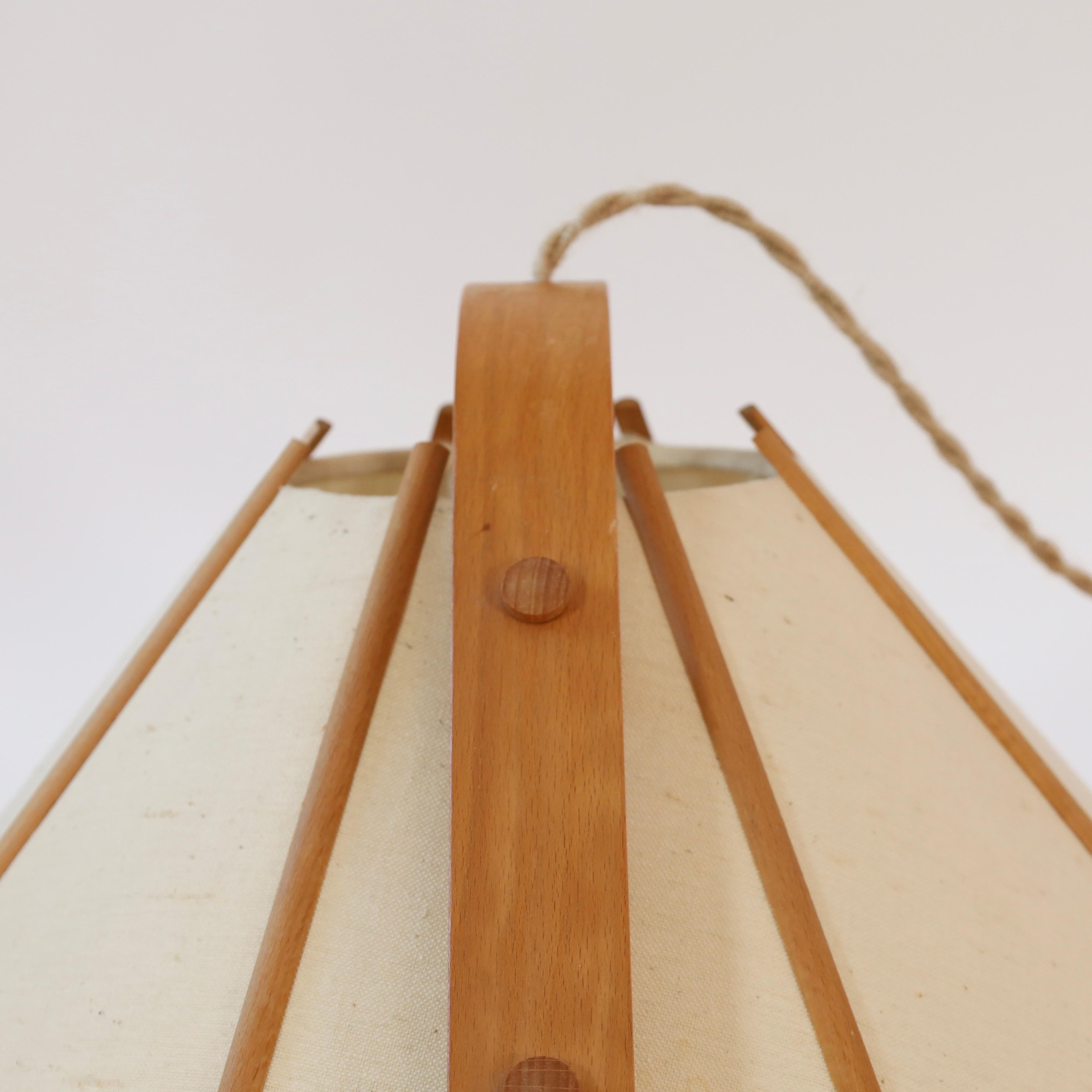Lampada a sospensione The Modern Scandinavian in legno di faggio di Jan Wickelgren, anni '70, Svezia in vendita 1