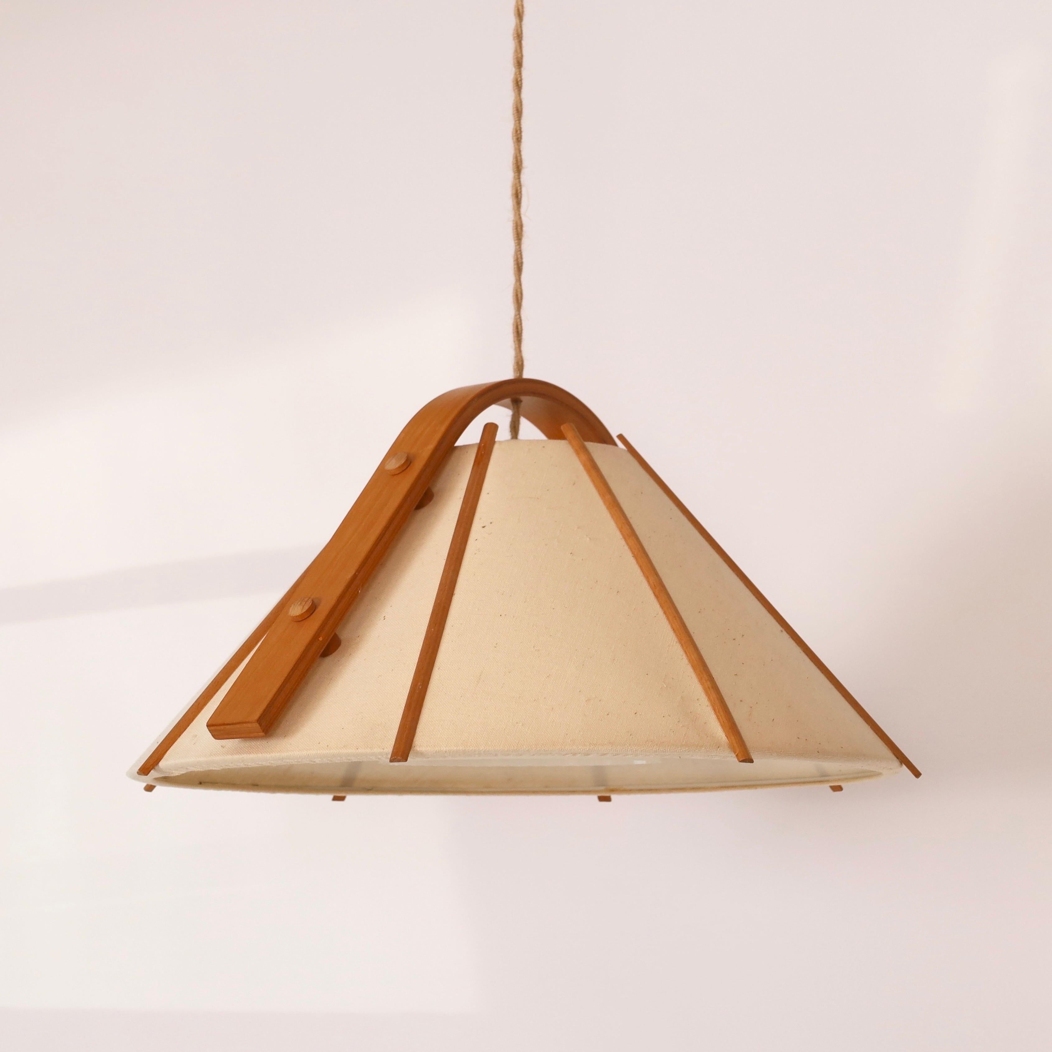 Lampada a sospensione The Modern Scandinavian in legno di faggio di Jan Wickelgren, anni '70, Svezia in vendita 2