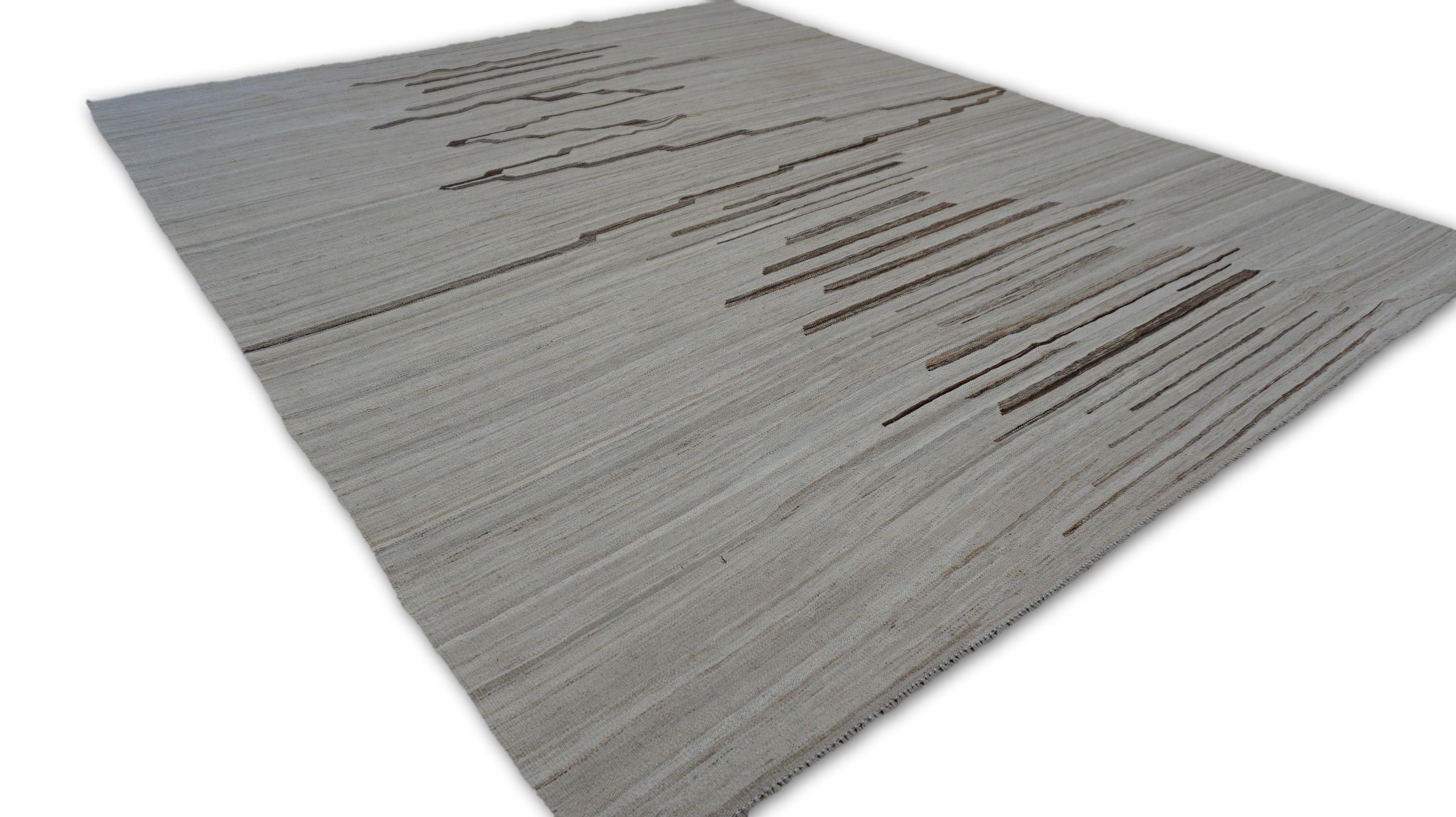 The Modern Scandinavian Modern Beige and Brown Linear Motif Wool Kilim Rug 8'x10' in vendita 3