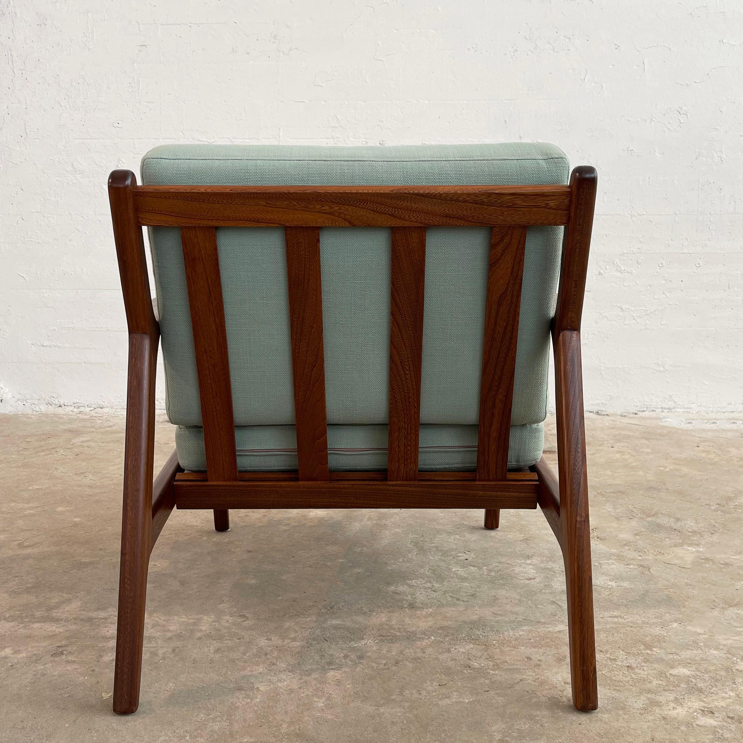 Skandinavischer moderner Sessel aus gebogenem Nussbaumholz im Angebot 2
