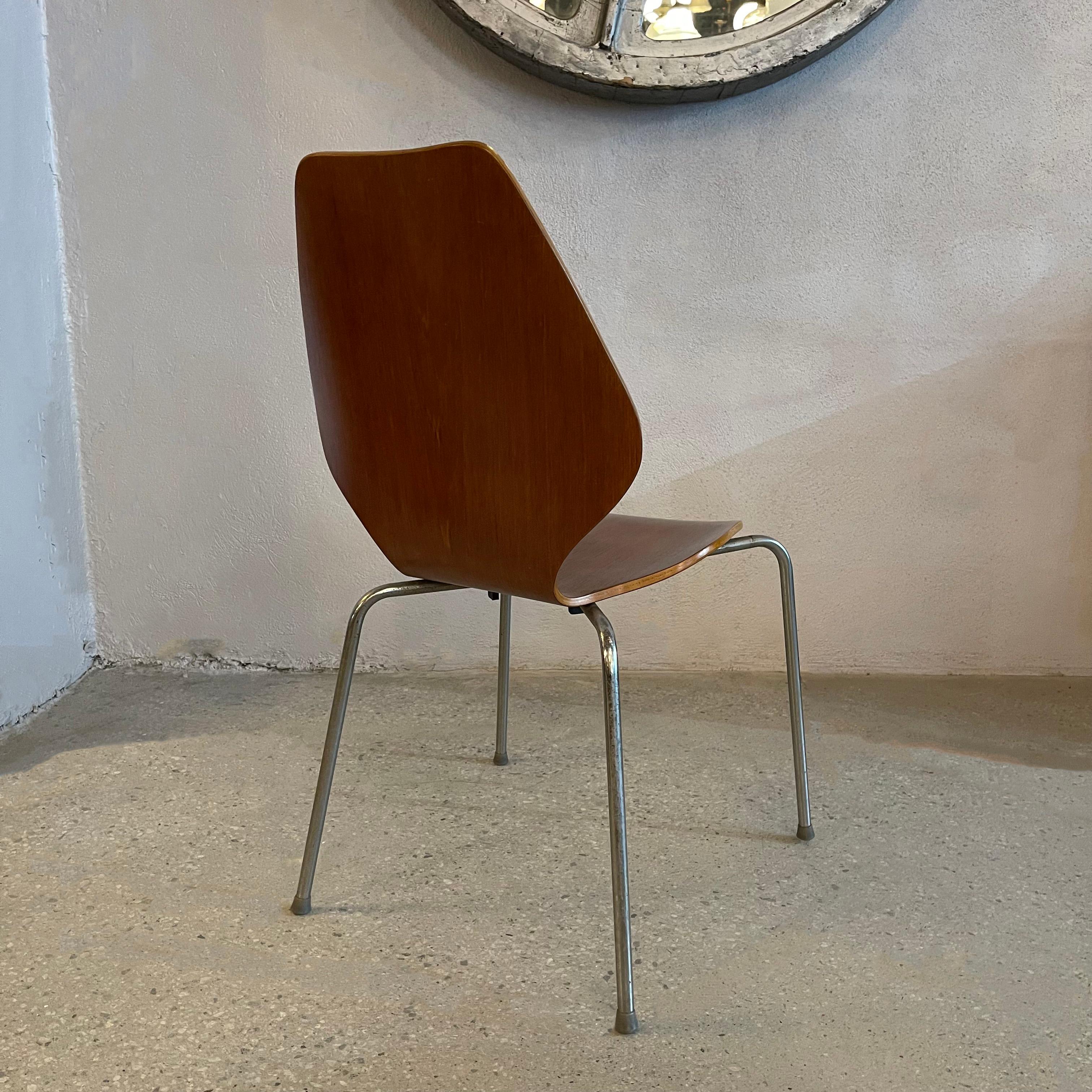 Chaise d'appoint scandinave moderne en bois cintré et chrome Bon état - En vente à Brooklyn, NY