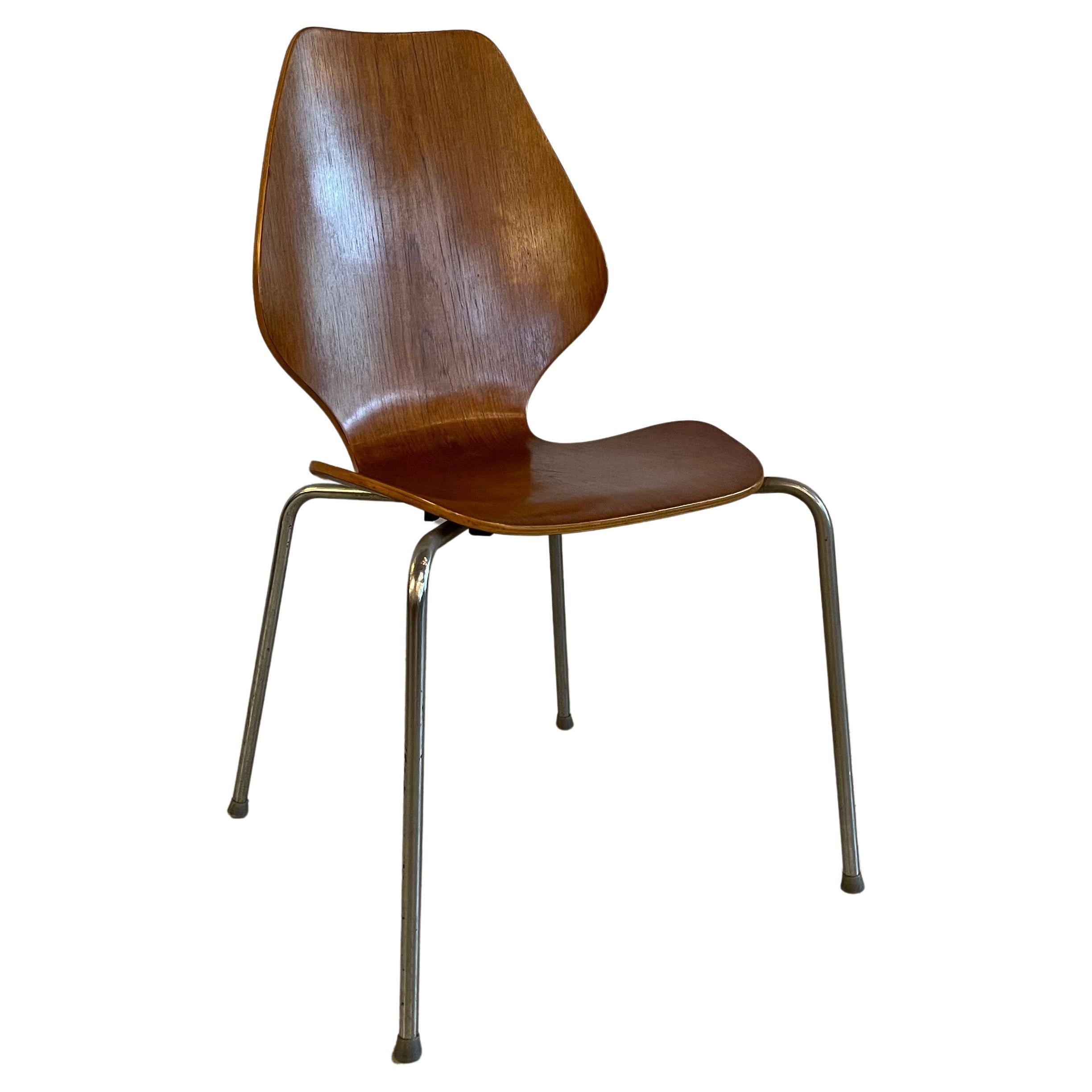 Chaise d'appoint scandinave moderne en bois cintré et chrome en vente