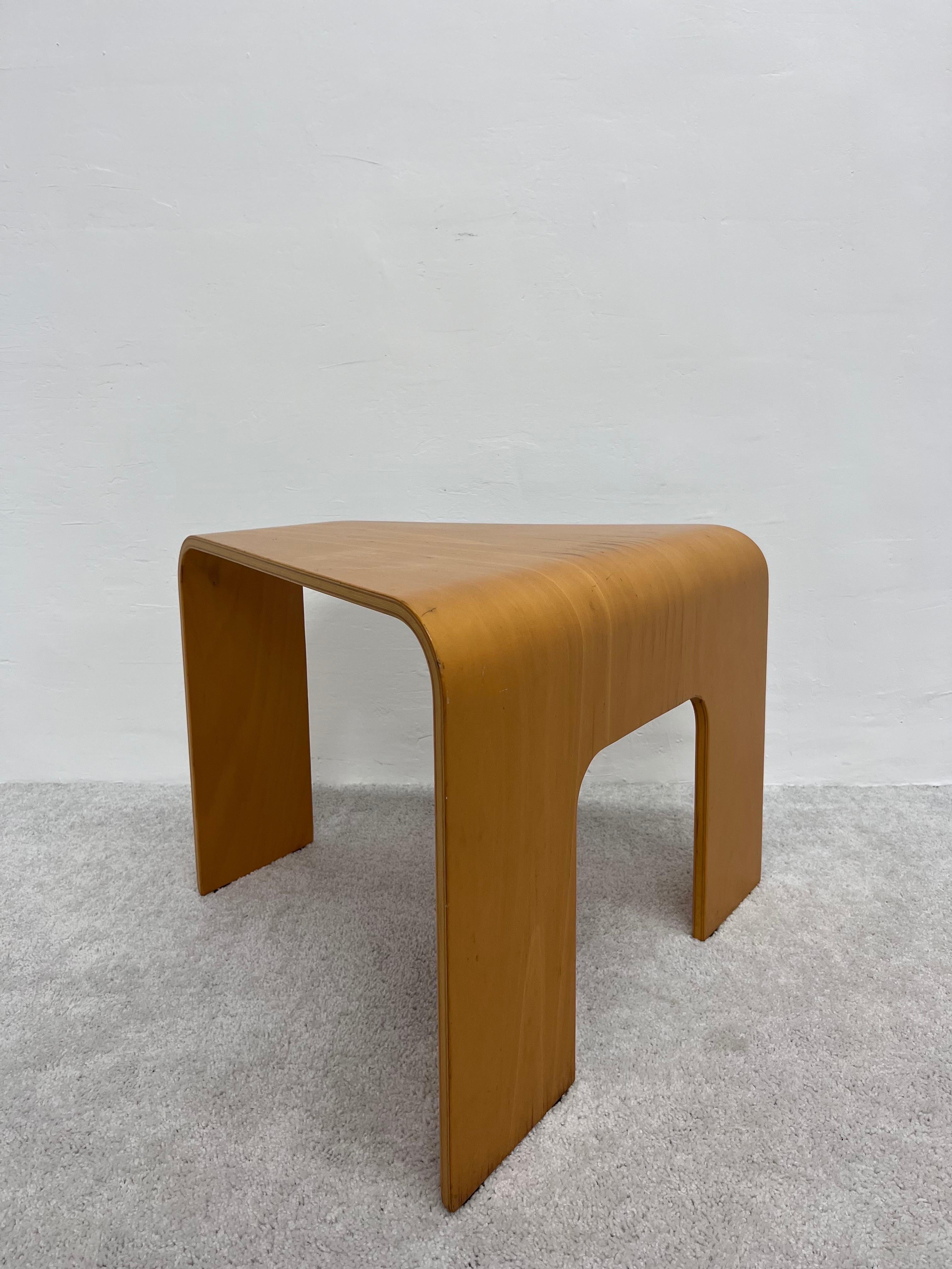 Scandinavian Modern Bentwood Oak Side or Corner Table by Ekorness In Good Condition In Miami, FL