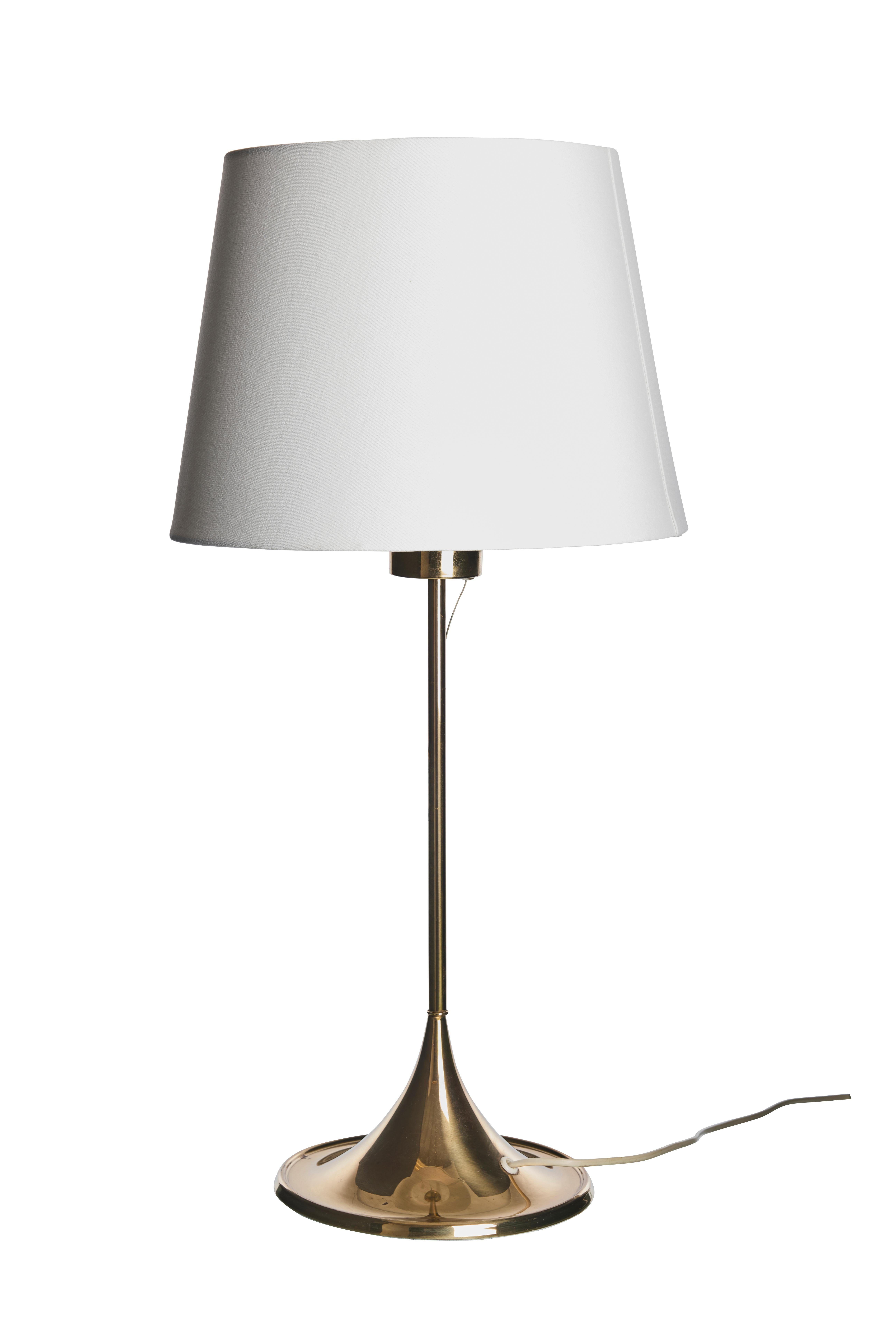 Moderna escandinava, Bergboms, B-024 Lámpara de mesa de latón, Suecia, años 60 Escandinavo moderno en venta