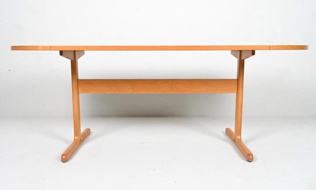Danois Table de salle à manger scandinave moderne de piste de course ovale en stratifié de bouleau en vente