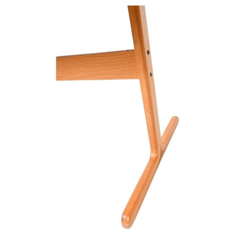 Table de salle à manger scandinave moderne de piste de course ovale en stratifié de bouleau Bon état - En vente à Brooklyn, NY