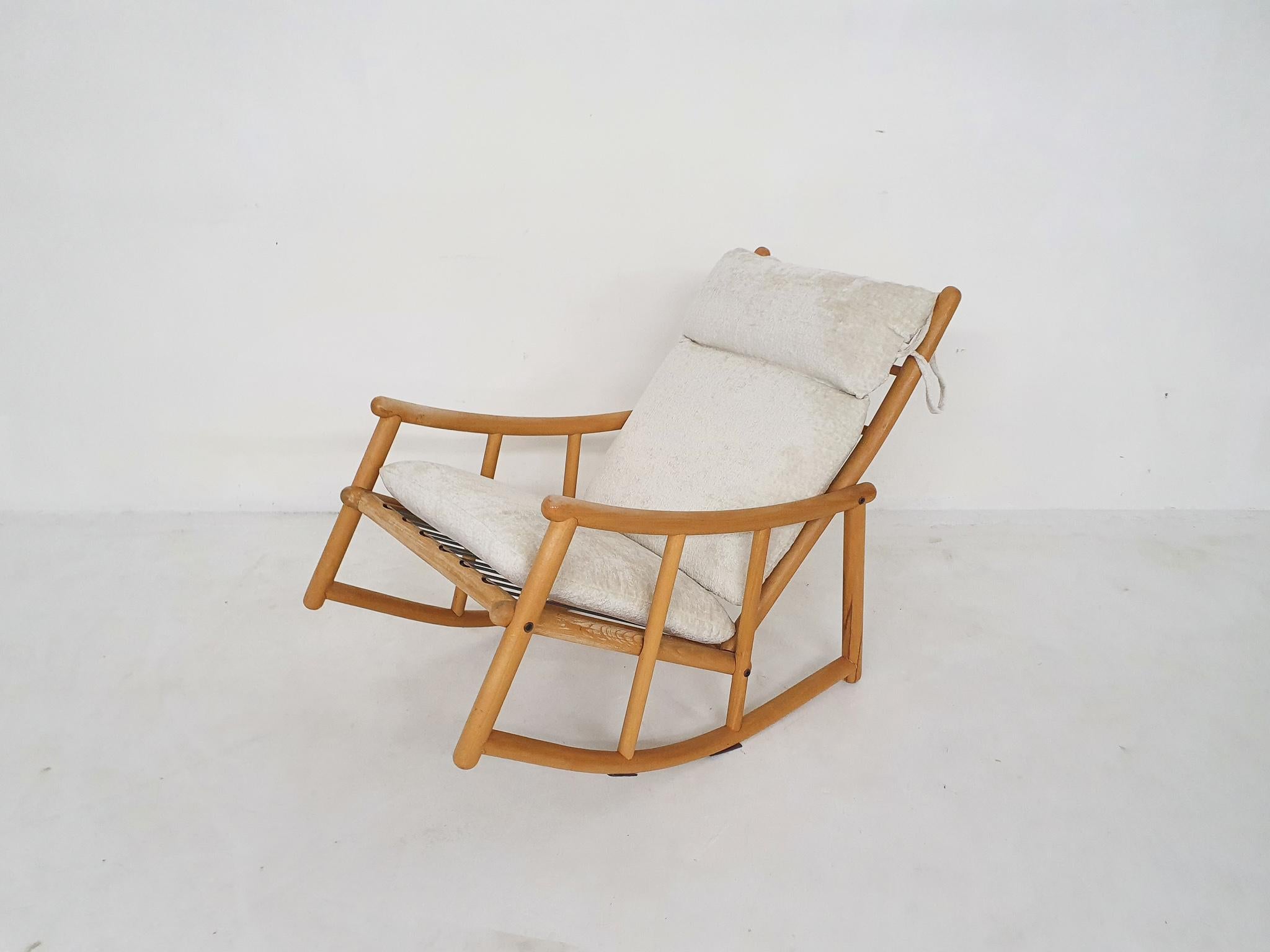 Suédois Fauteuil de salon scandinave moderne à bascule en bouleau, années 1960 en vente