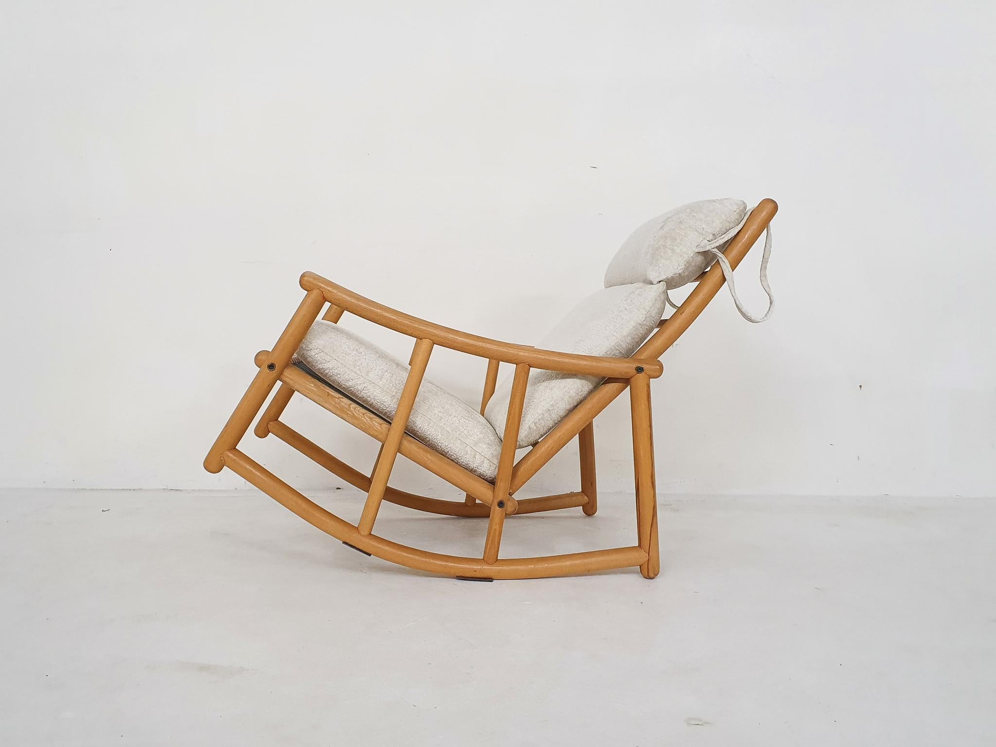 Scandinavian Modern Birch Spindle Rocking Lounge Chair, 1960's In Good Condition For Sale In Amsterdam, NL