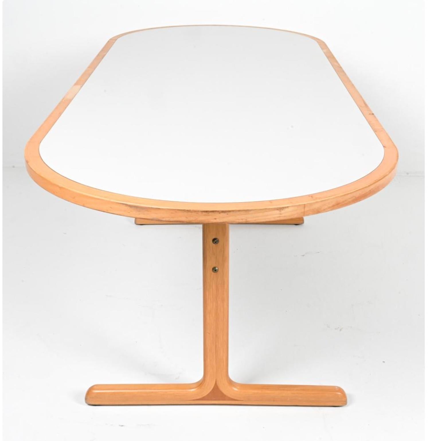 Scandinavian Modern Birch Laminate oval Racetrack Dining table In Good Condition For Sale In BROOKLYN, NY