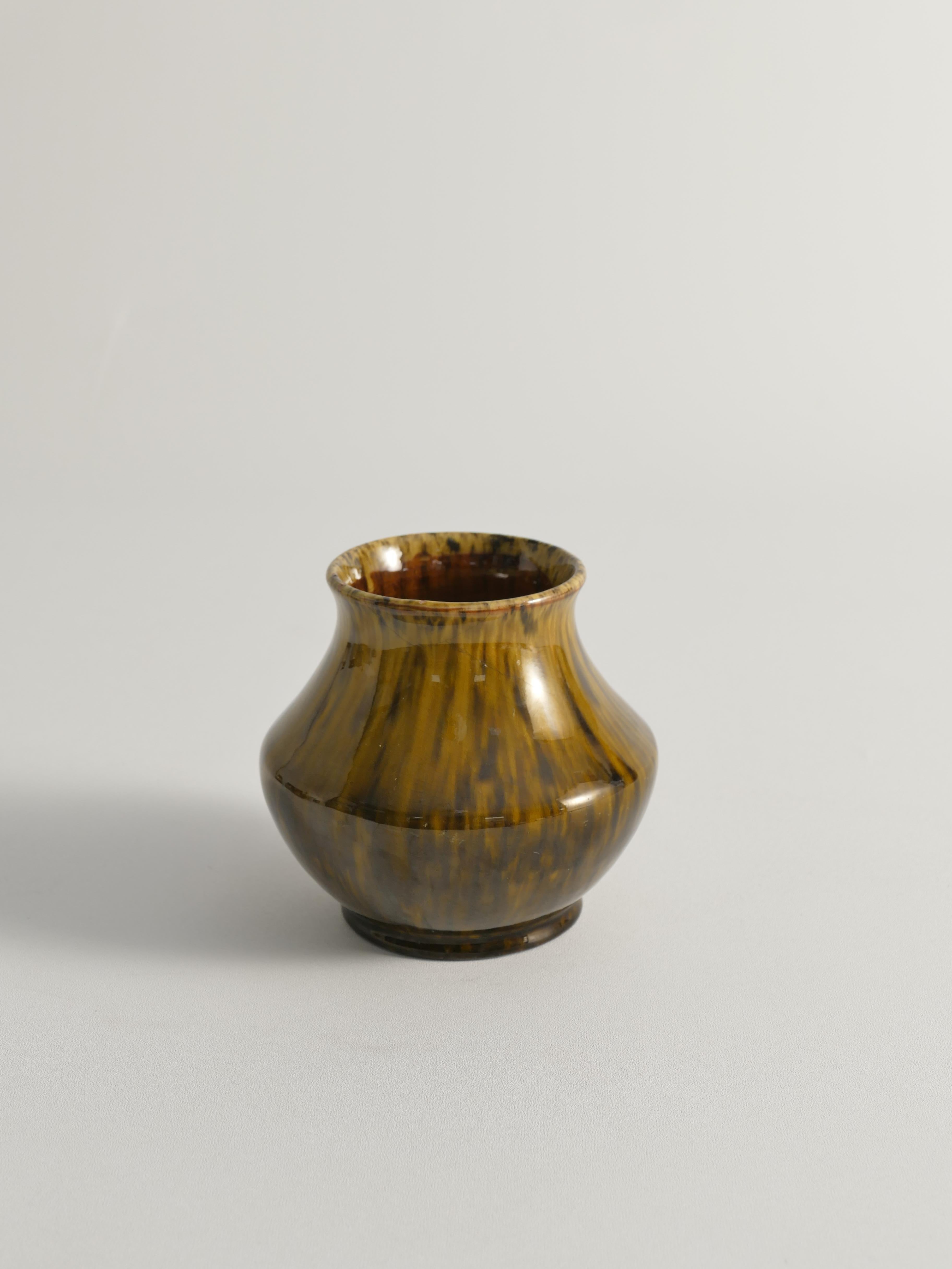 Scandinavo moderno Vaso moderno scandinavo in ceramica smaltata nera e Oliver, Nittsjö Keramik, anni '60 in vendita