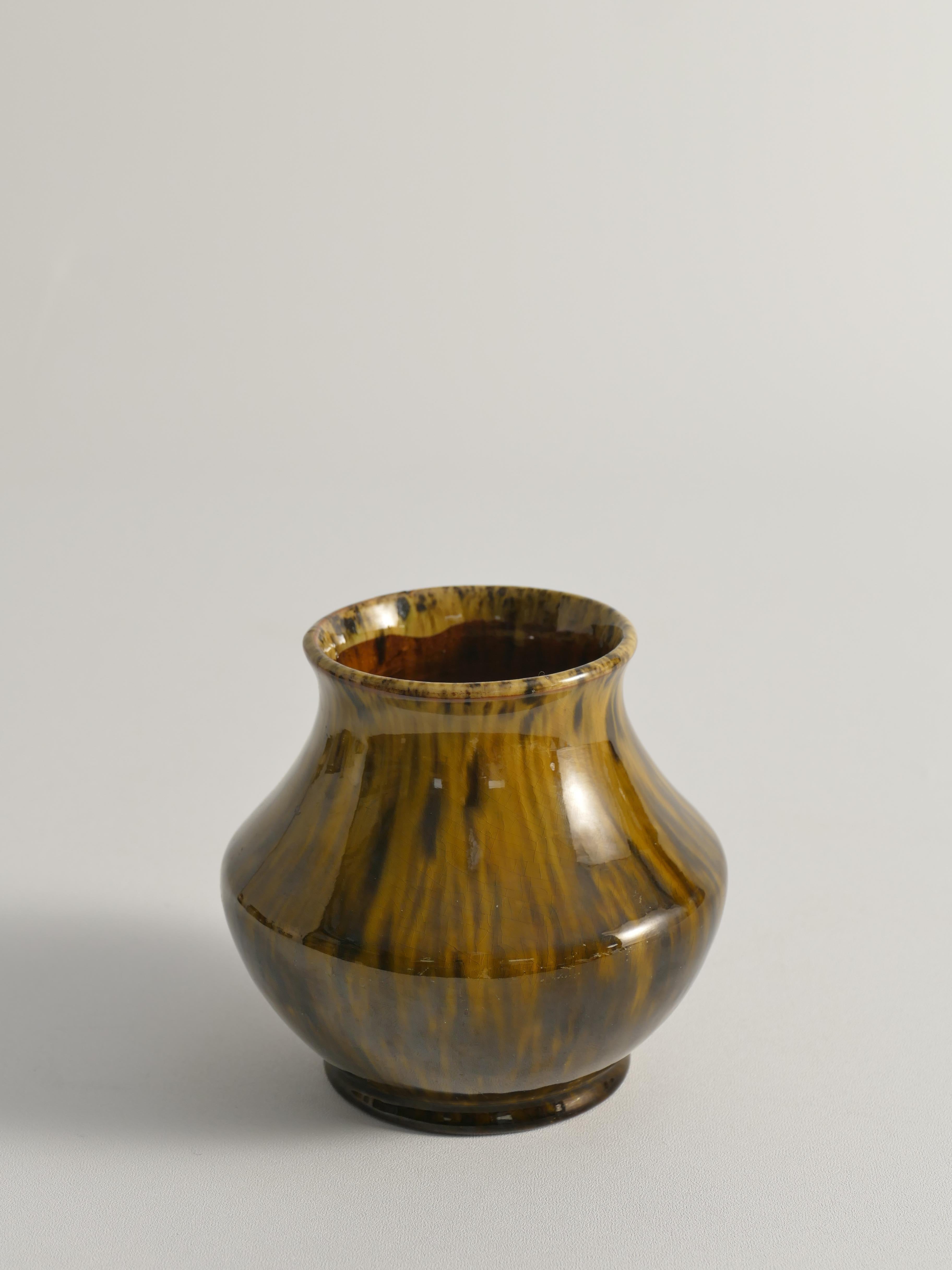 Svedese Vaso moderno scandinavo in ceramica smaltata nera e Oliver, Nittsjö Keramik, anni '60 in vendita