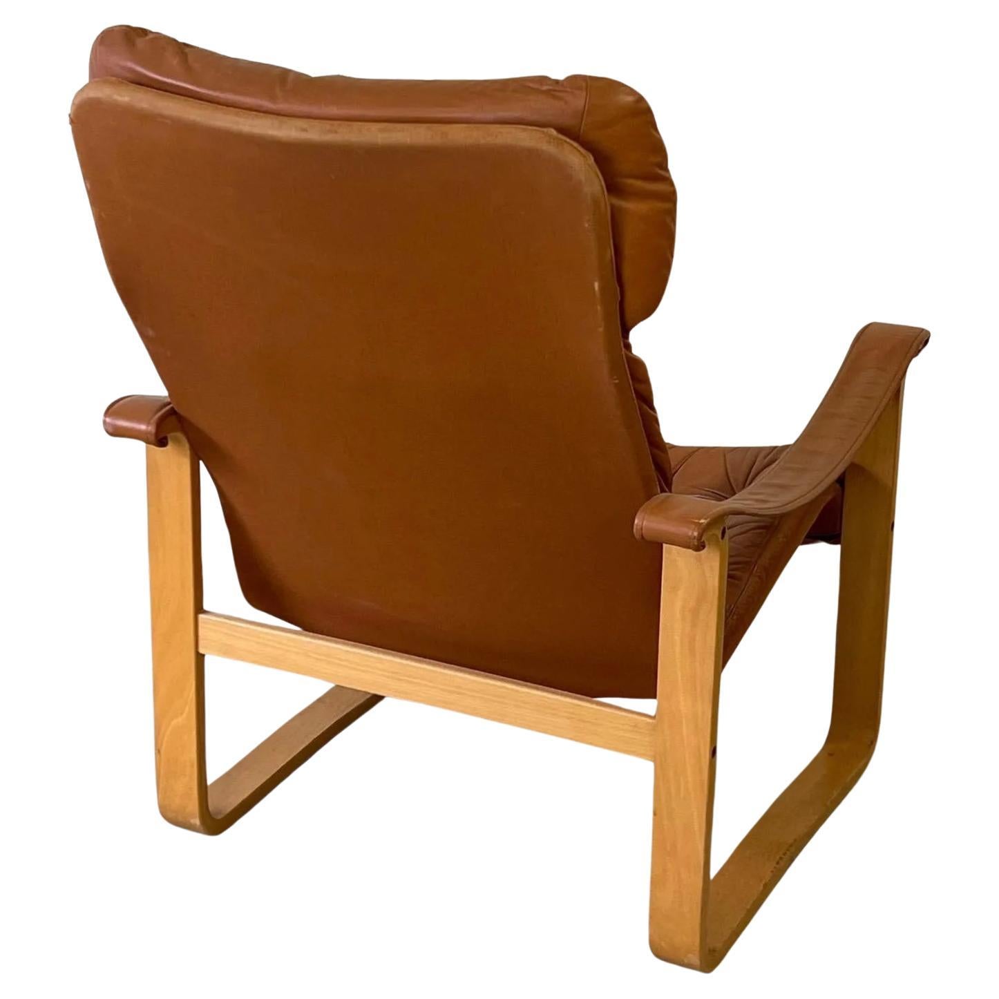 Norwegian Scandinavian modern Blonde bentwood Leather lounge chair by Bjarne Dahlqvist For Sale