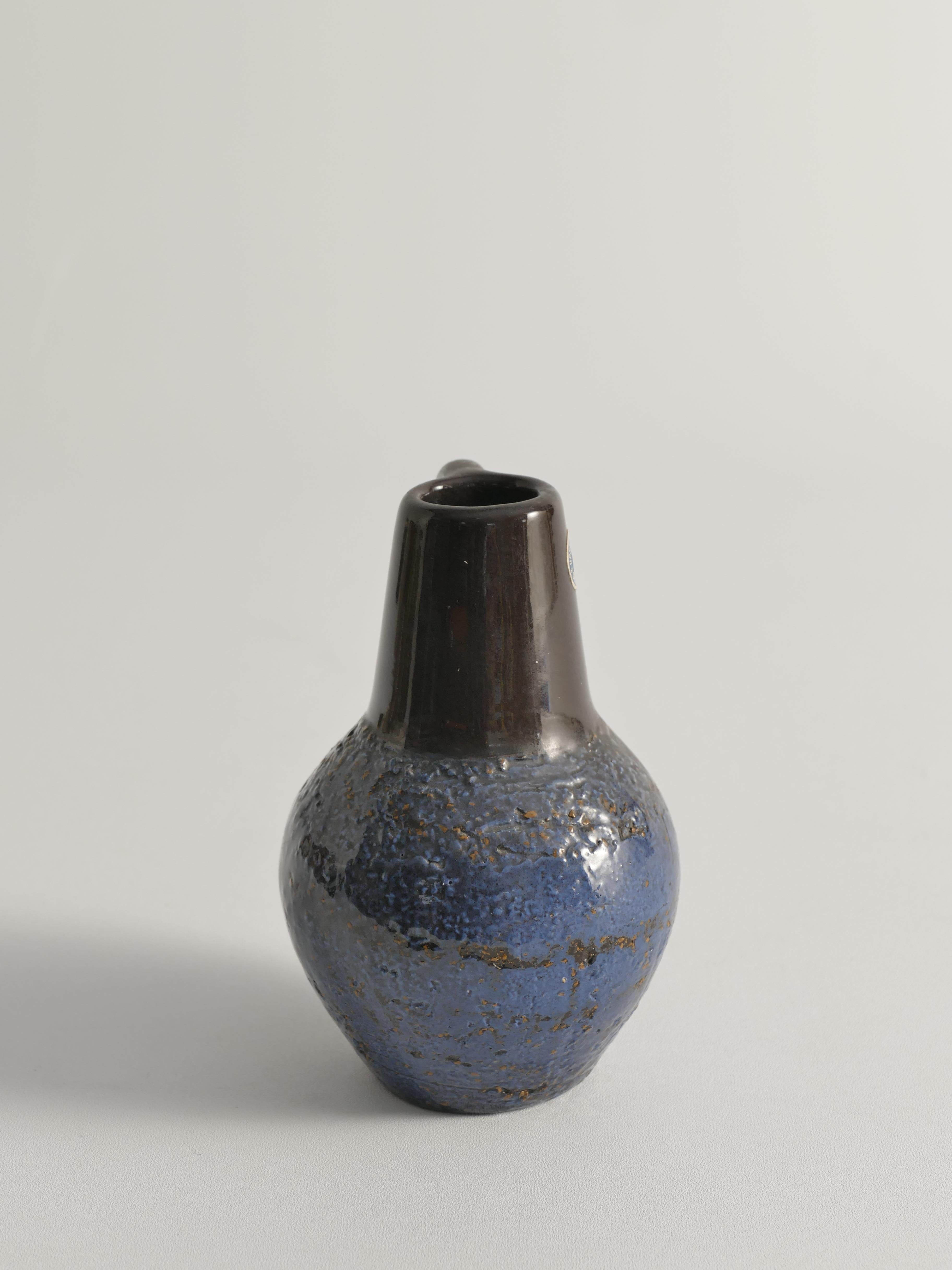 Svedese Vaso in ceramica blu The Modern Scandinavian,  Ingrid Atterberg per Upsala Ekeby, anni '60 in vendita