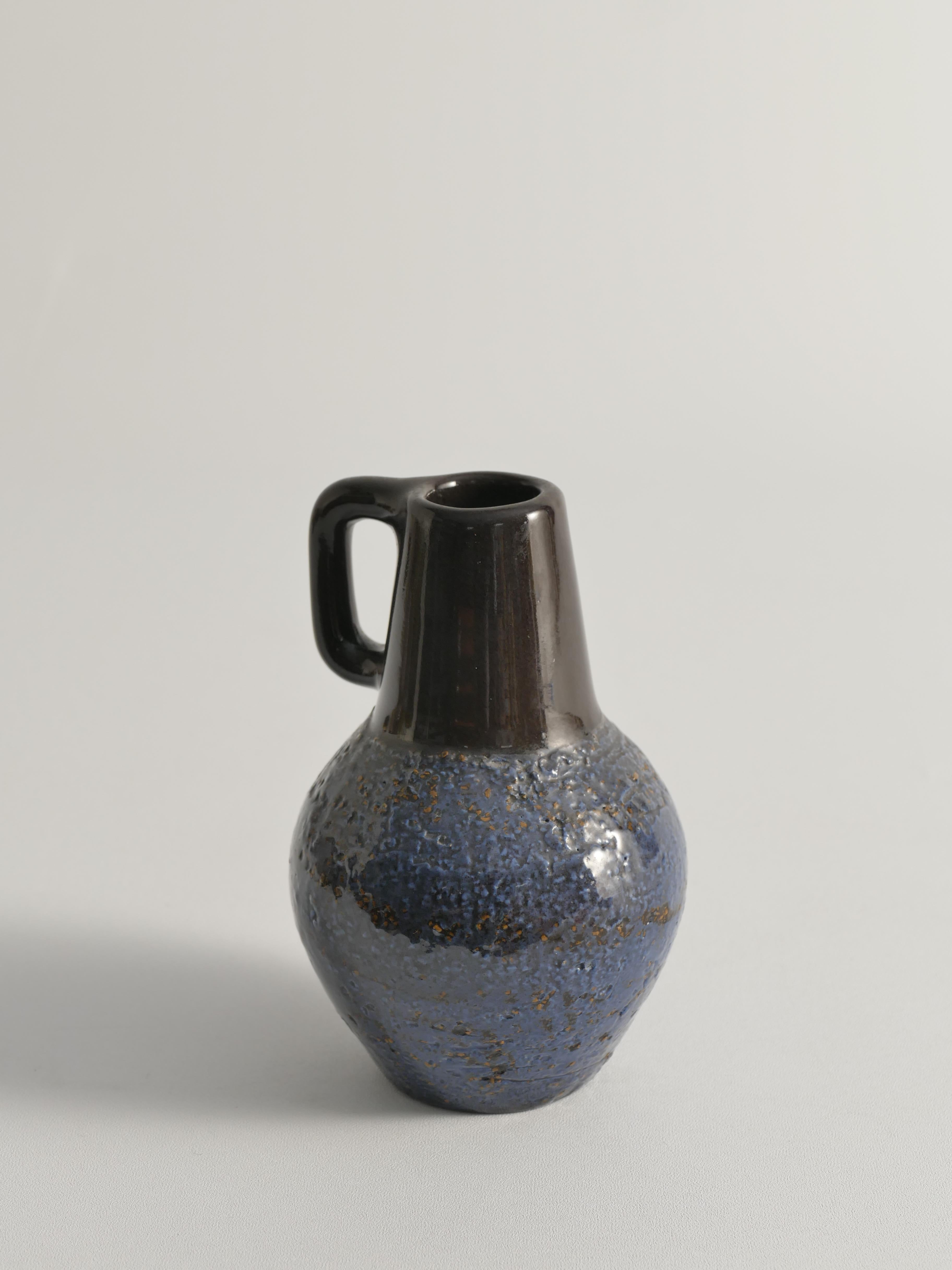 Vaso in ceramica blu The Modern Scandinavian,  Ingrid Atterberg per Upsala Ekeby, anni '60 In condizioni buone in vendita a Grythyttan, SE