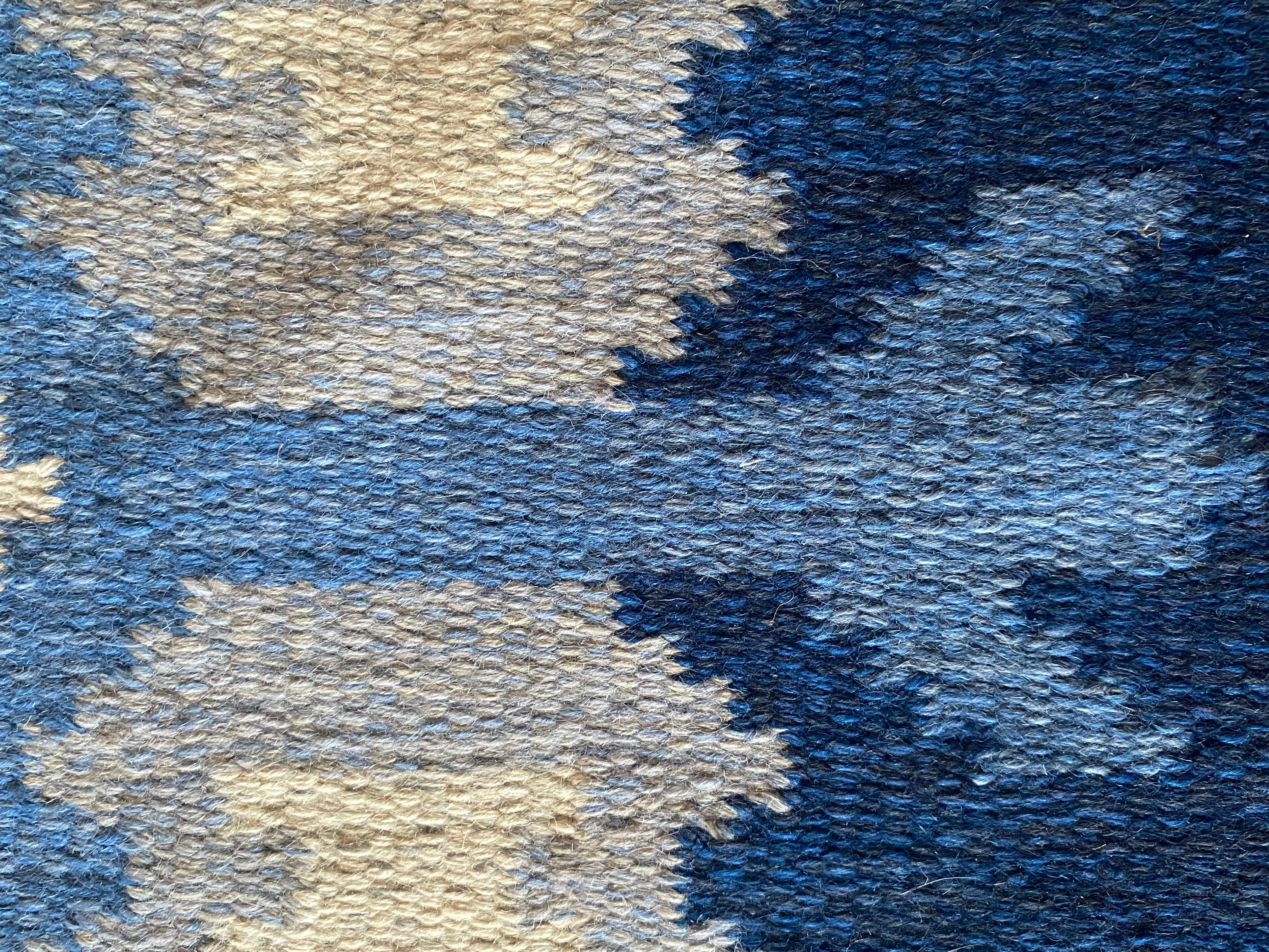 Tappeto a tessitura piatta The Modern Scandinavian Blue Rölakan di Berit Koenig Woelfer Svezia in vendita 2