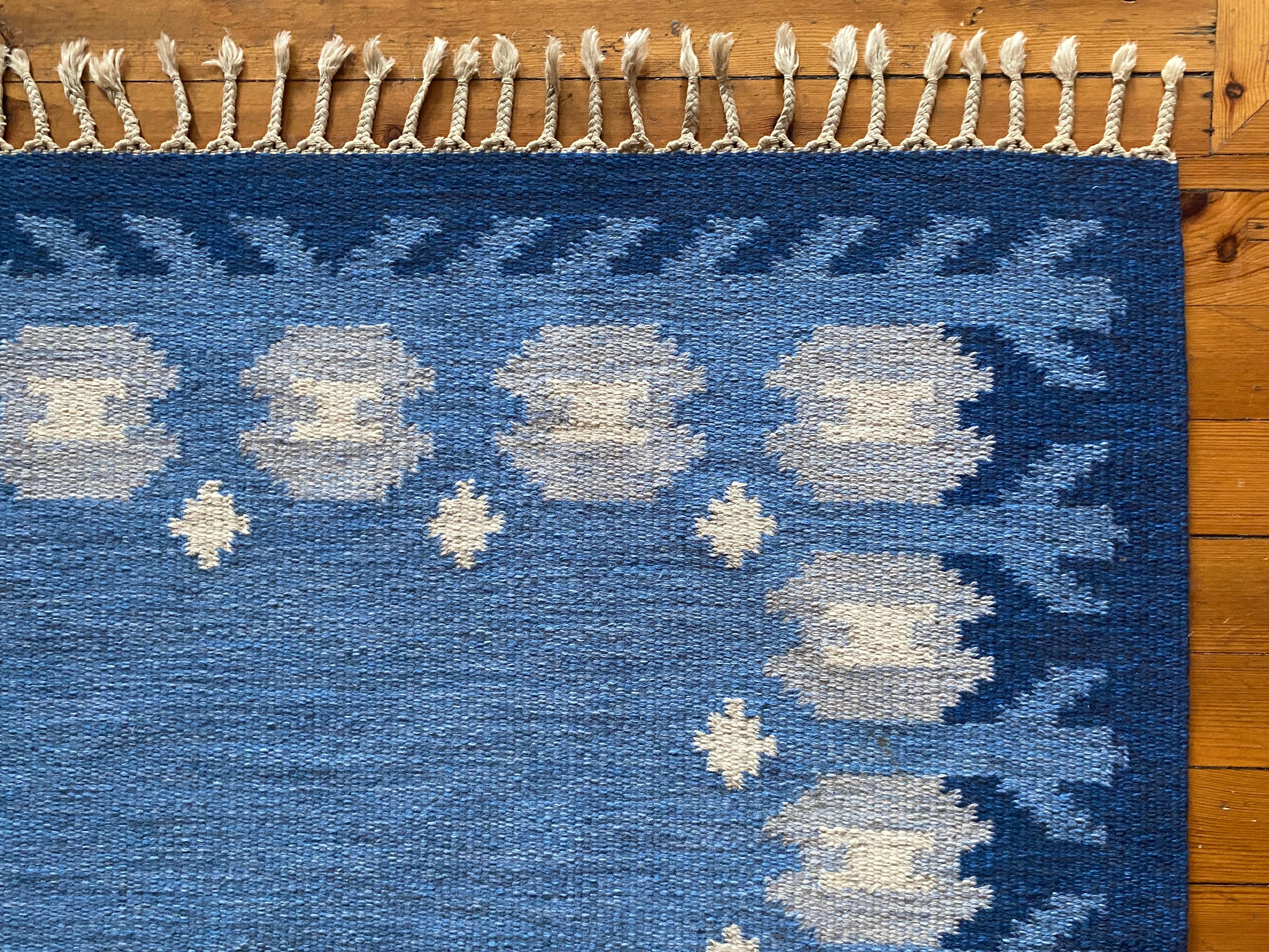 Tappeto a tessitura piatta The Modern Scandinavian Blue Rölakan di Berit Koenig Woelfer Svezia in vendita 4