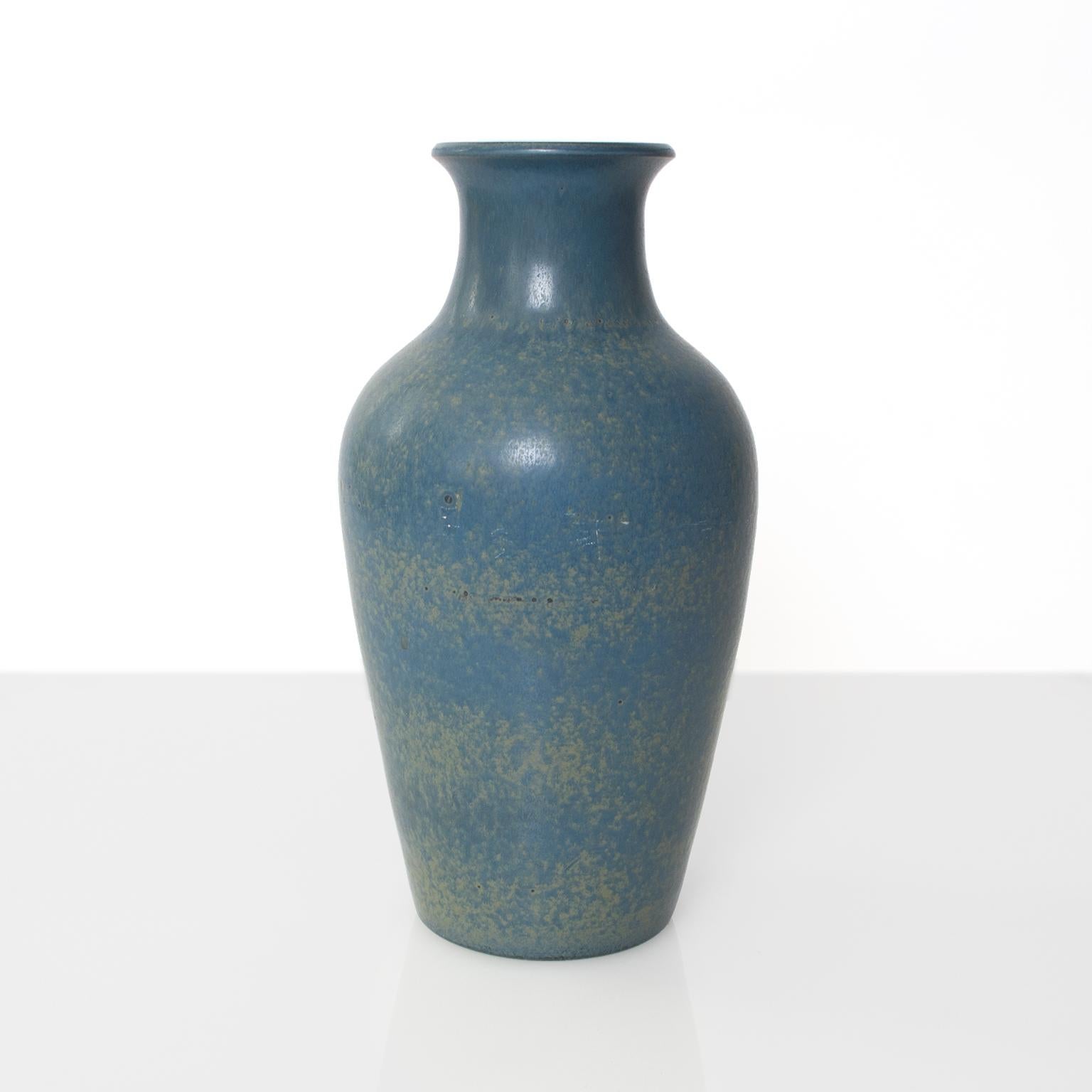 Scandinavian Modern midcentury ceramic vase with a beautiful blue speckled glaze by Gunnar Nylund for Rörstrand, circa 1940-1950.
 
Measures: Height 10.75