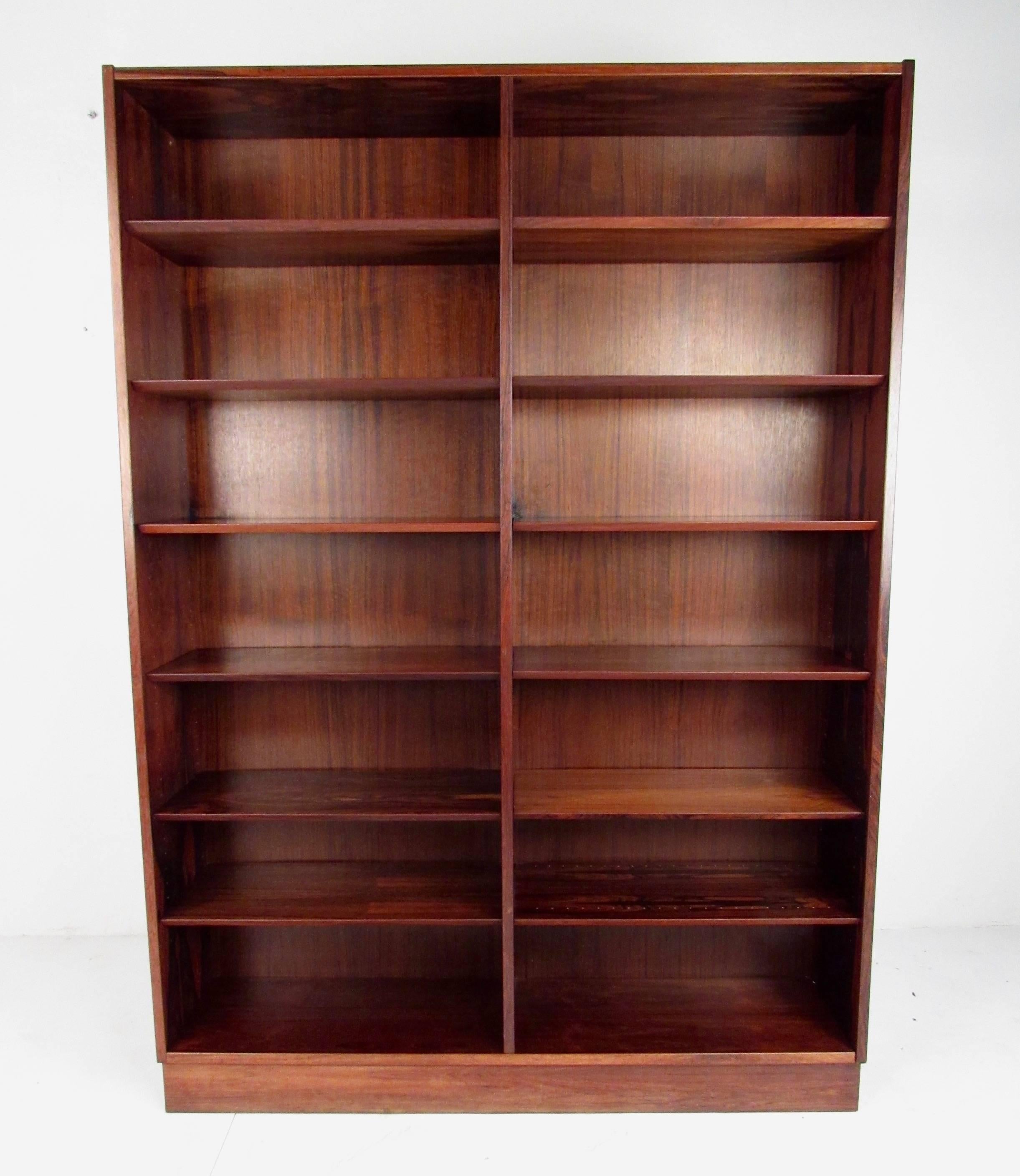 Scandinavian Modern Bookcase in Danish Rosewood In Good Condition In Brooklyn, NY