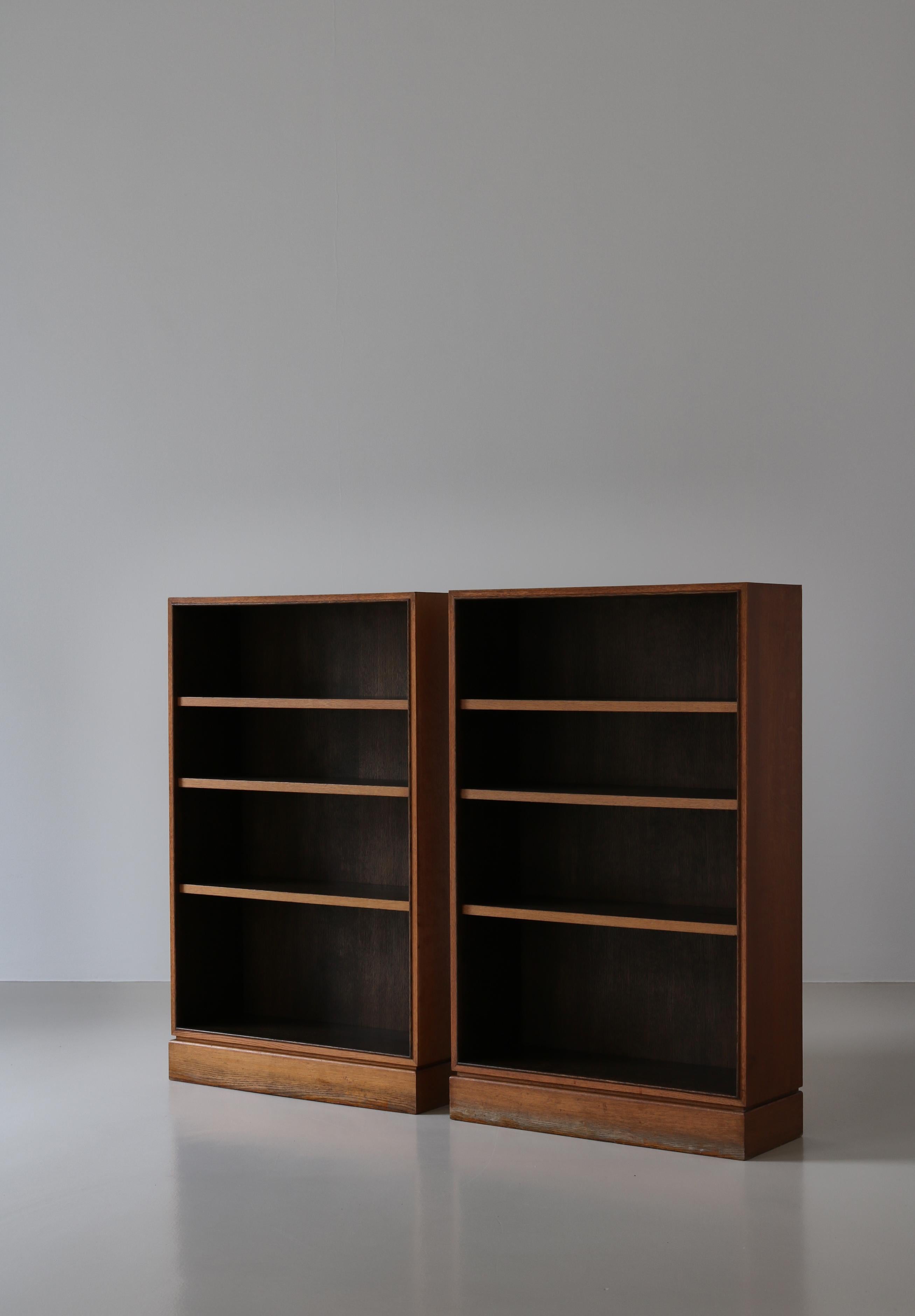Danish Scandinavian Modern Bookcases in Oak by Cabinetmaker I.P. Mørck, Denmark, 1930s For Sale