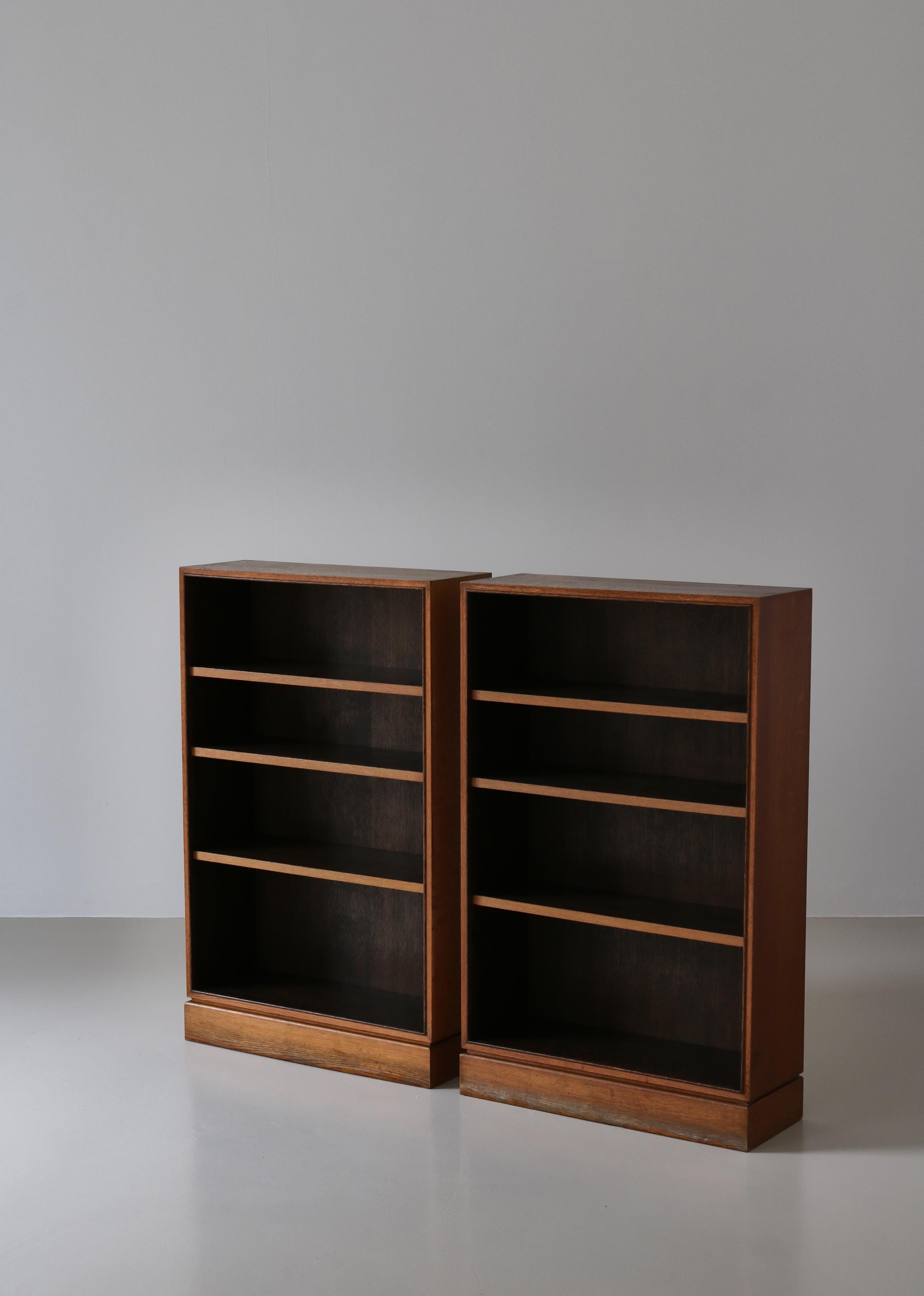 Scandinavian Modern Bookcases in Oak by Cabinetmaker I.P. Mørck, Denmark, 1930s For Sale 2