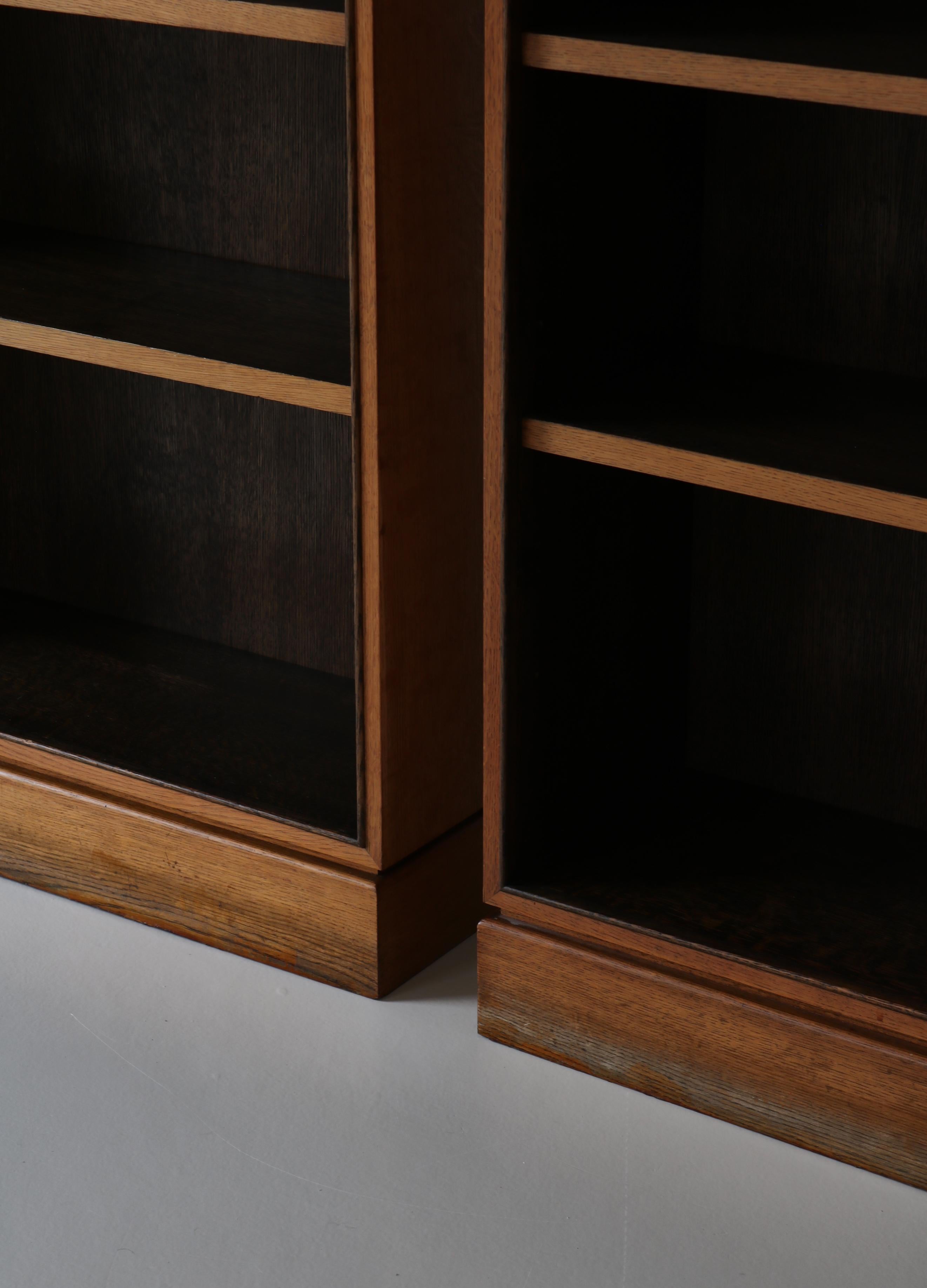 Scandinavian Modern Bookcases in Oak by Cabinetmaker I.P. Mørck, Denmark, 1930s For Sale 4