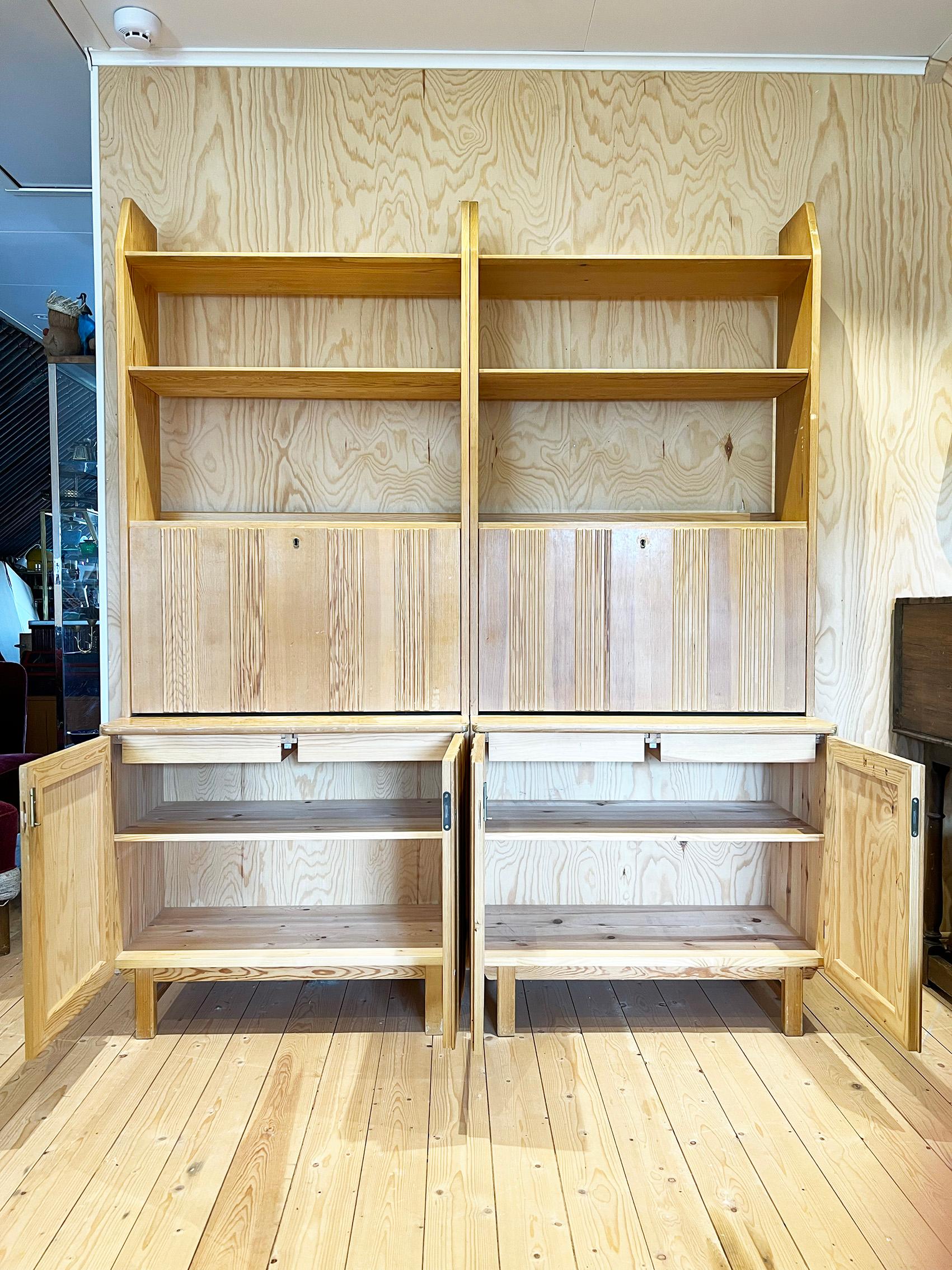 Scandinavo moderno Set di 2 librerie in pino The Modern Scandinavian, Svensk Fur, anni '60 ca. in vendita