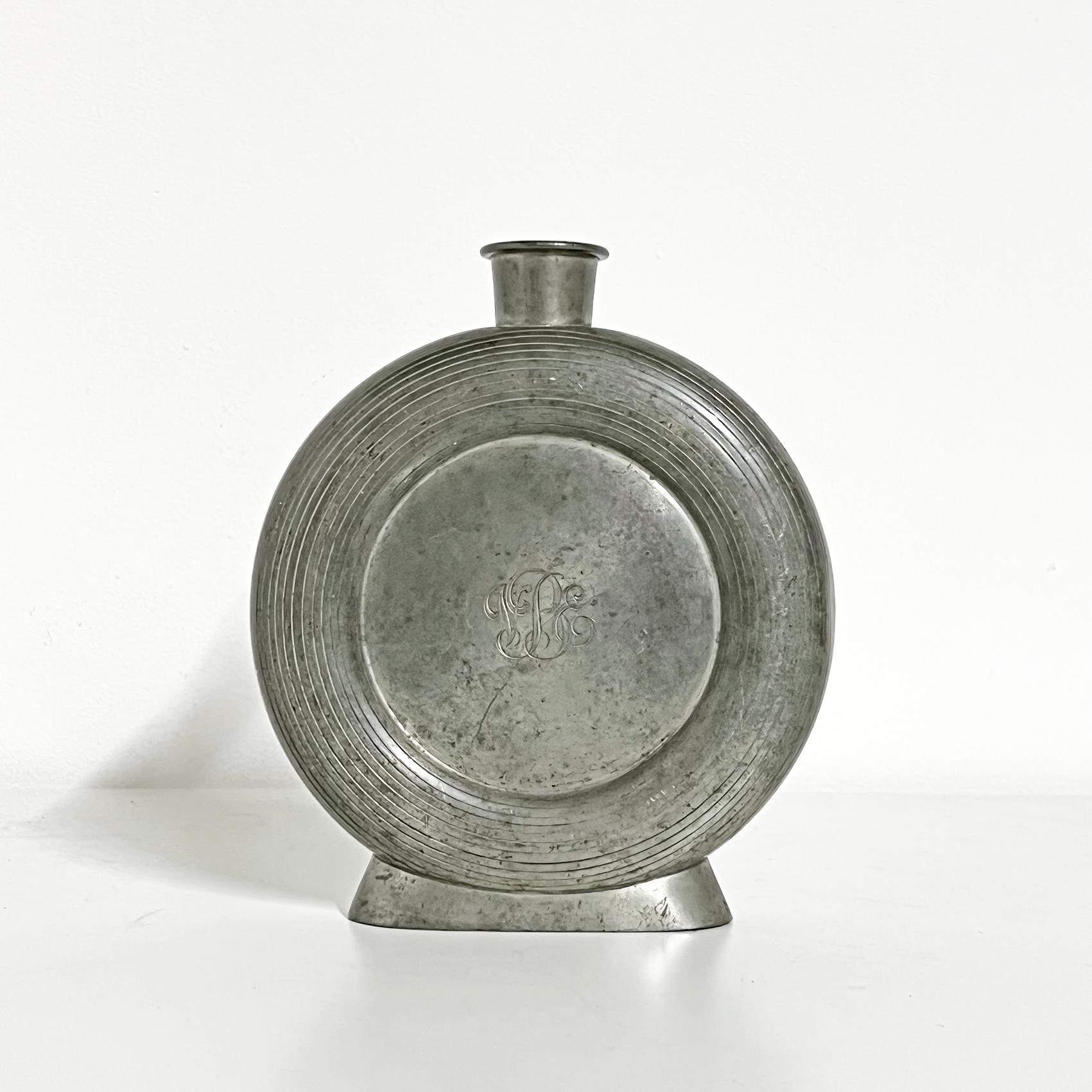 Skandinavische moderne Zinnflasche der Skandinavischen Moderne von CG Hallberg -1934 (Skandinavische Moderne) im Angebot