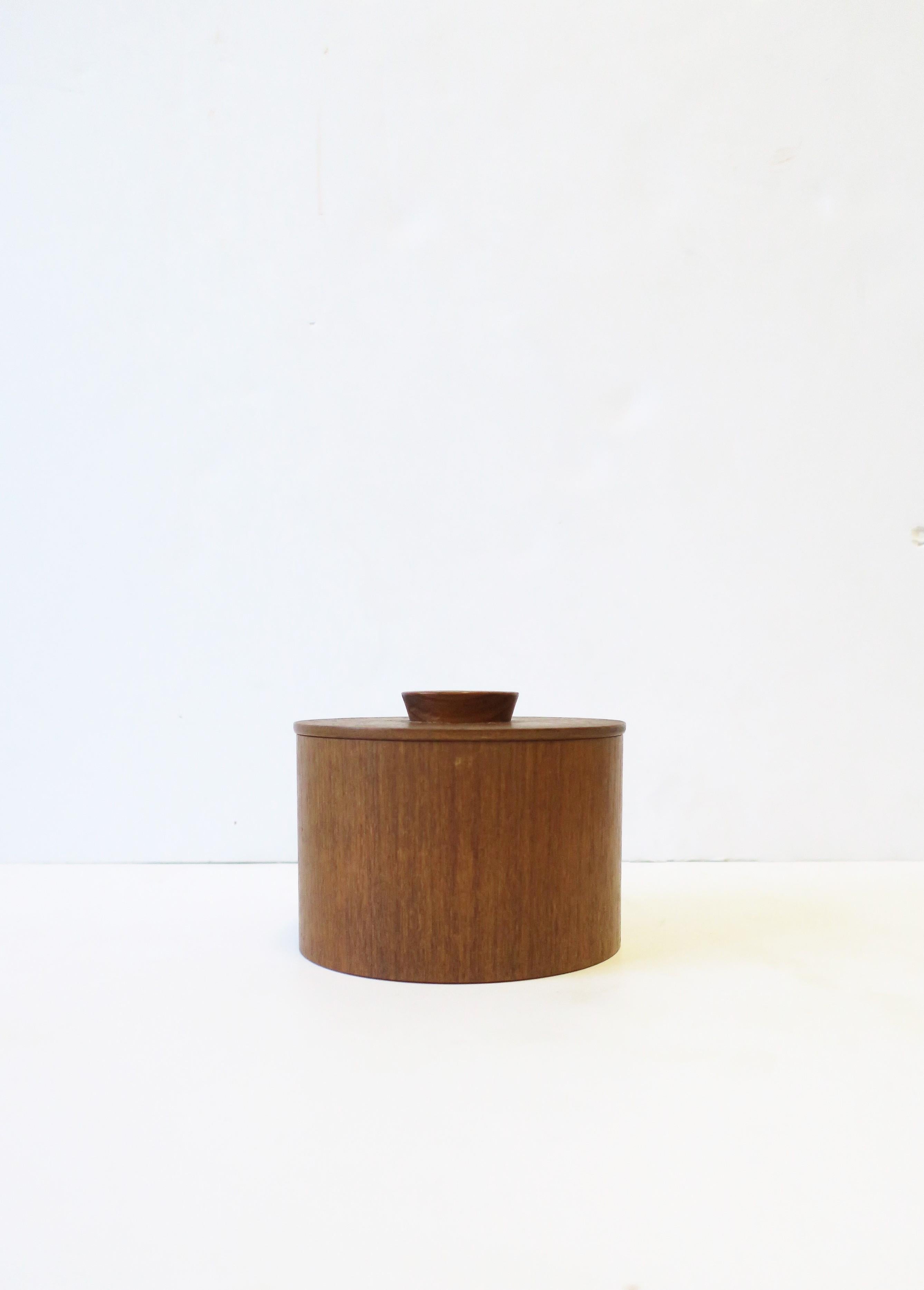 Scandinavian Modern Teak Wood Box In Good Condition For Sale In New York, NY