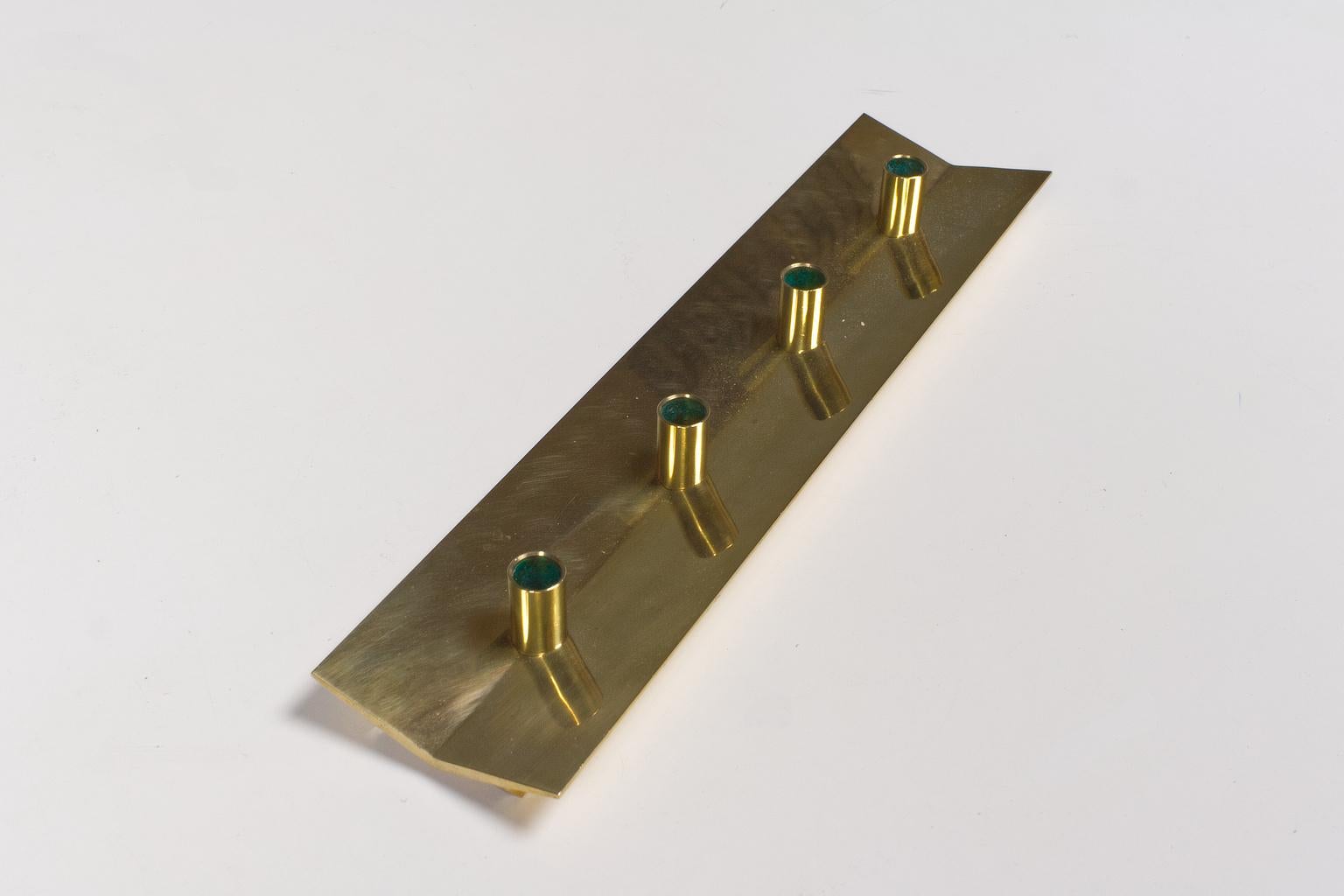 Swedish vintage candleholder in brass featuring 4 small sized (12/13mm / 0.5 inch) candle holders. This pieces was designed by Pierre Forssell for Skultuna Sweden, late 1950s-beginning of the 1960s. Mark brand present. This model no. 69 is made of