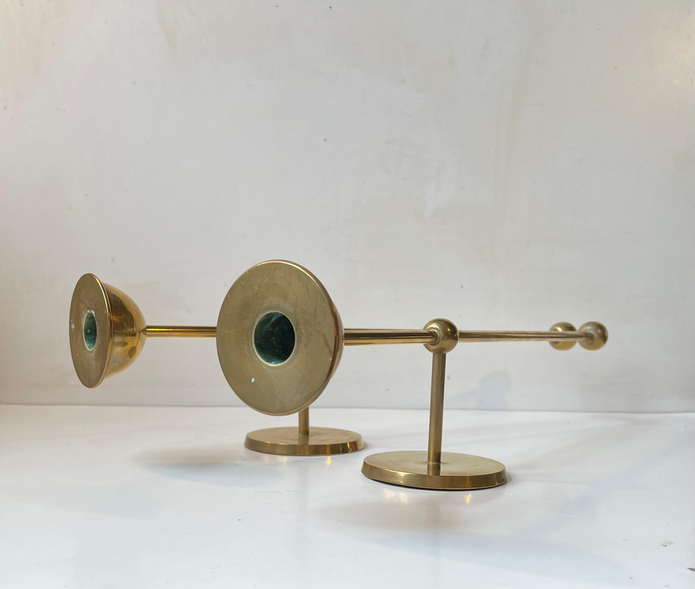 Skandinavisch-moderne Wandkerzenhalter aus Messing mit Gegengewicht (Skandinavische Moderne)