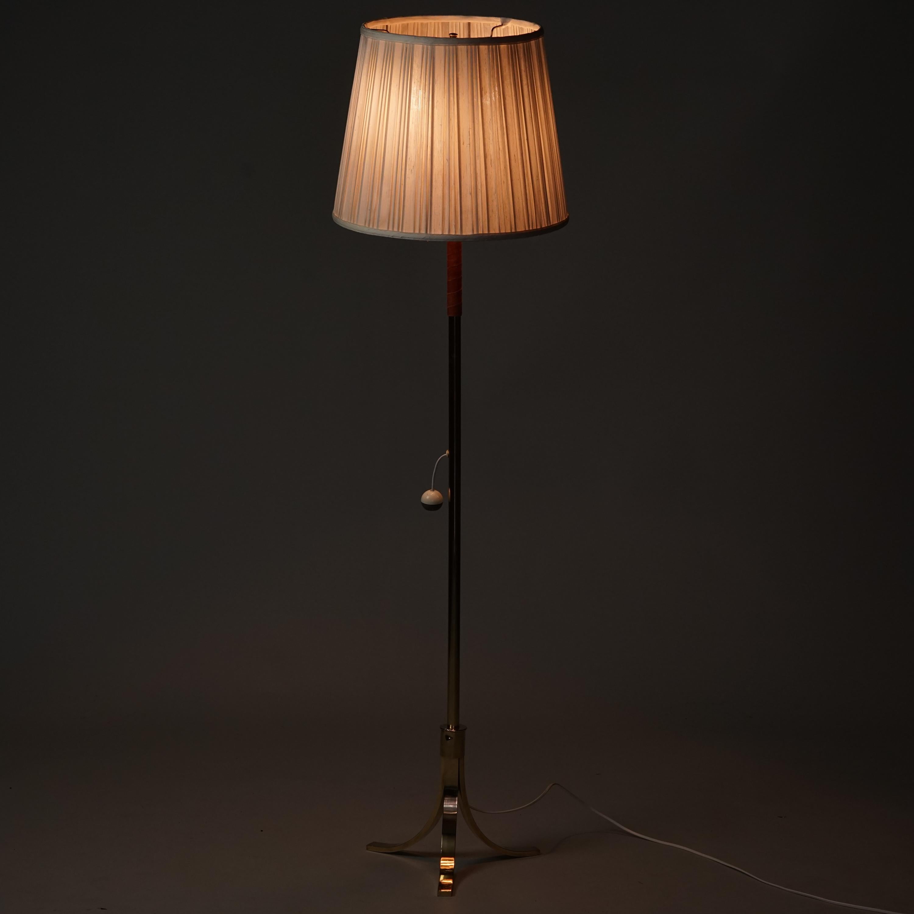 Scandinavian Modern Brass Floor Lamp, 1950s/1960s For Sale 5